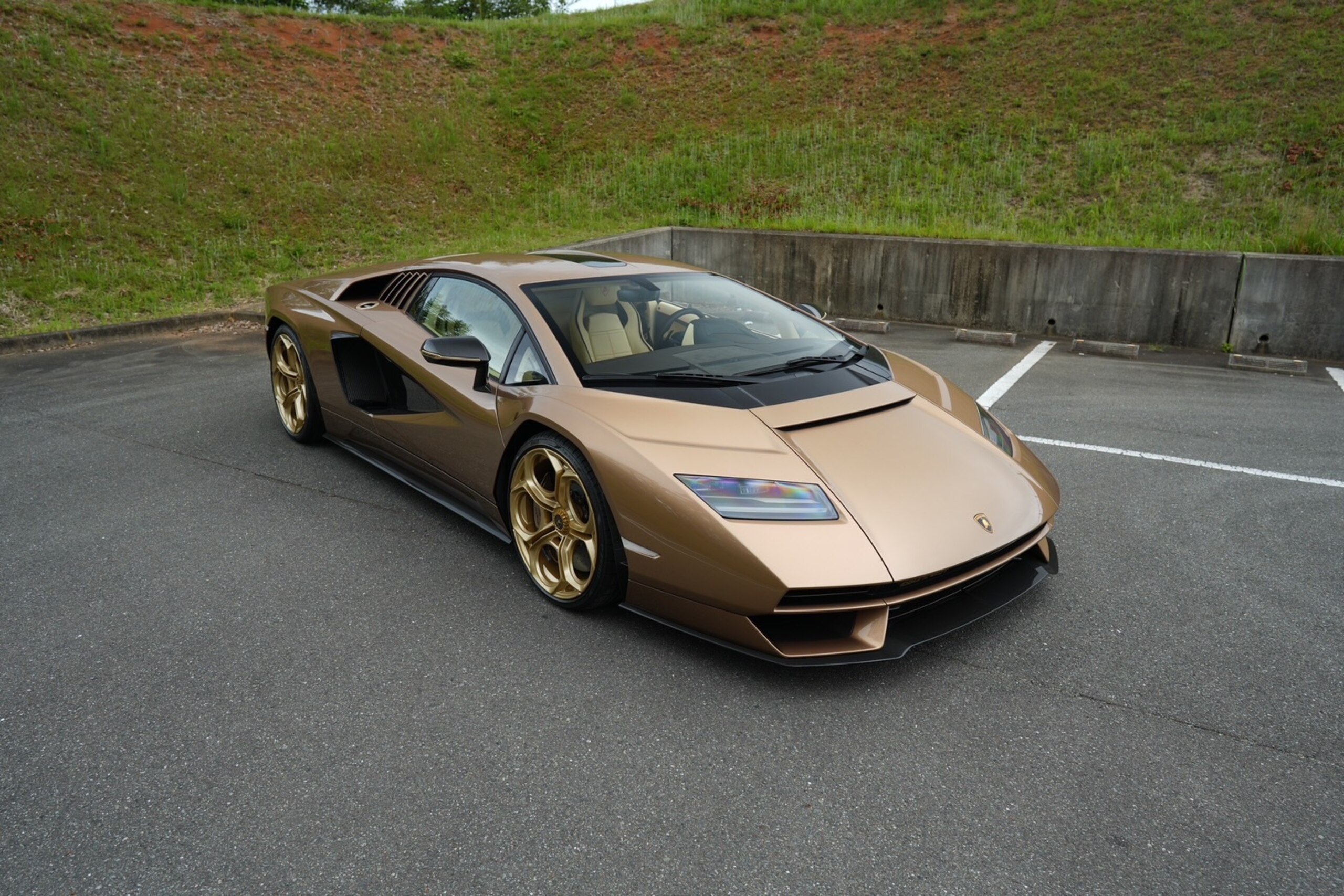 2022 Lamborghini Countach LPI 800-4 for sale in Japan