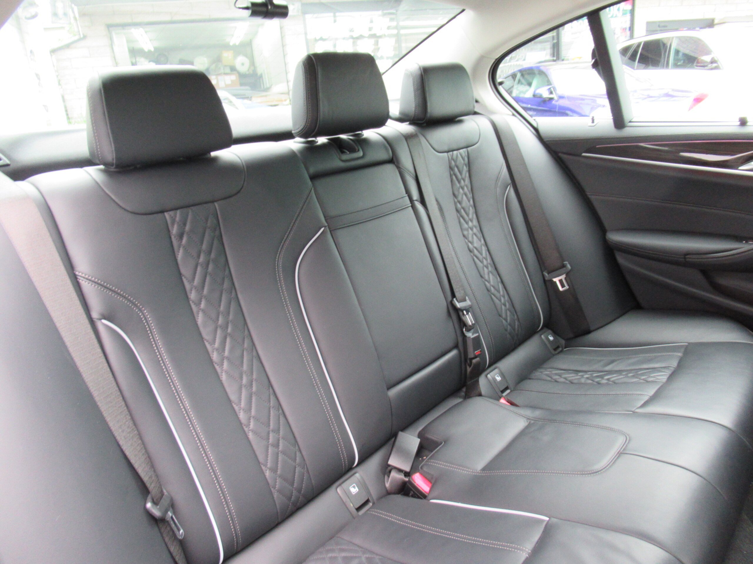 2021 BMW 530i Luxury — Photo 20 / 23