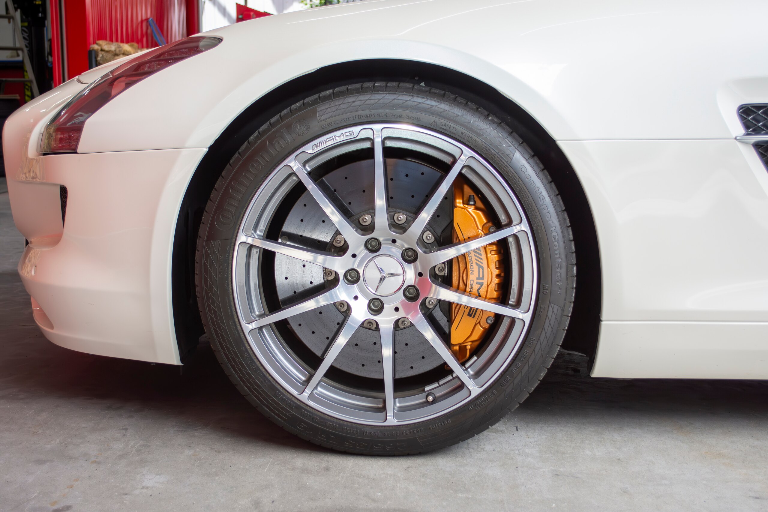 2010 Mercedes Benz SLS AMG — Photo 21 / 23