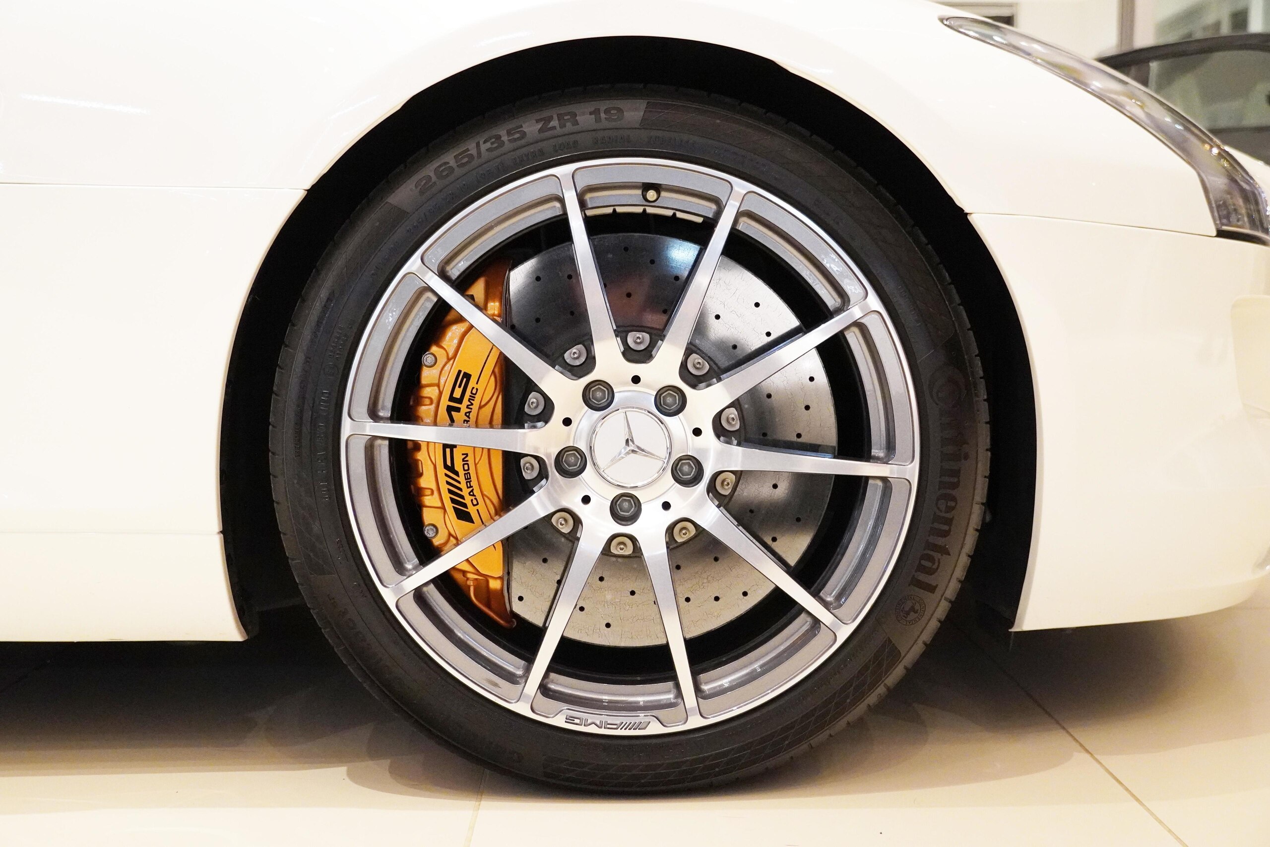 2010 Mercedes Benz SLS AMG — Photo 16 / 19