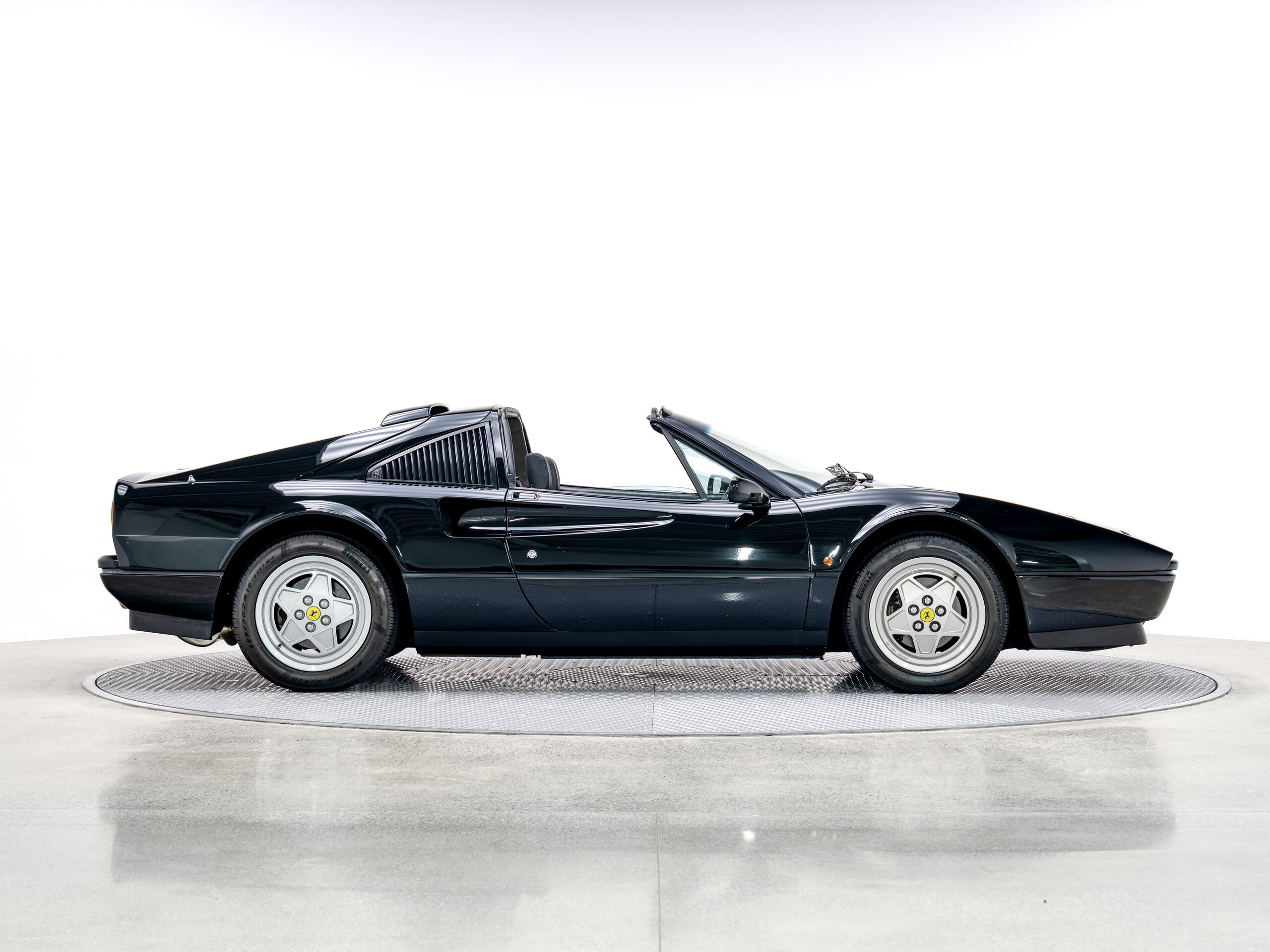 1989 Ferrari 328GTS — Photo 8 / 20