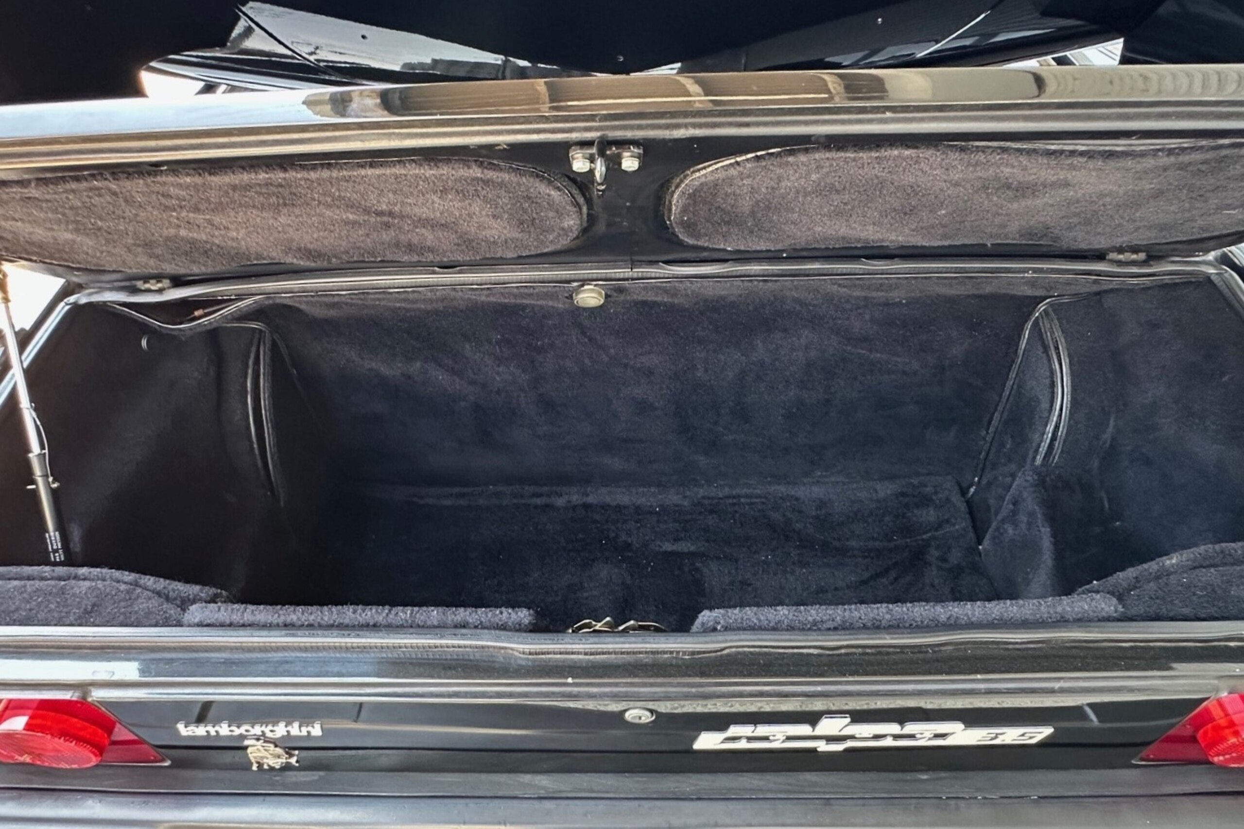 1984 Lamborghini Jalpa — Photo 17 / 17