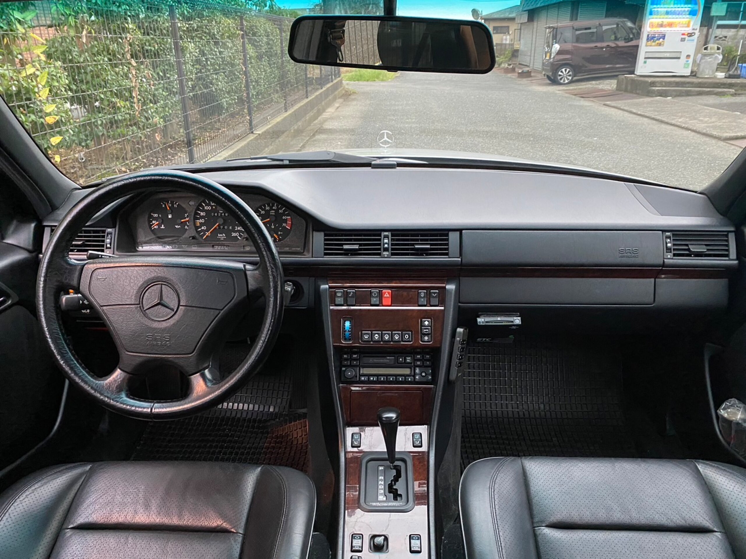 1993 Mercedes Benz E500 — Photo 9 / 15
