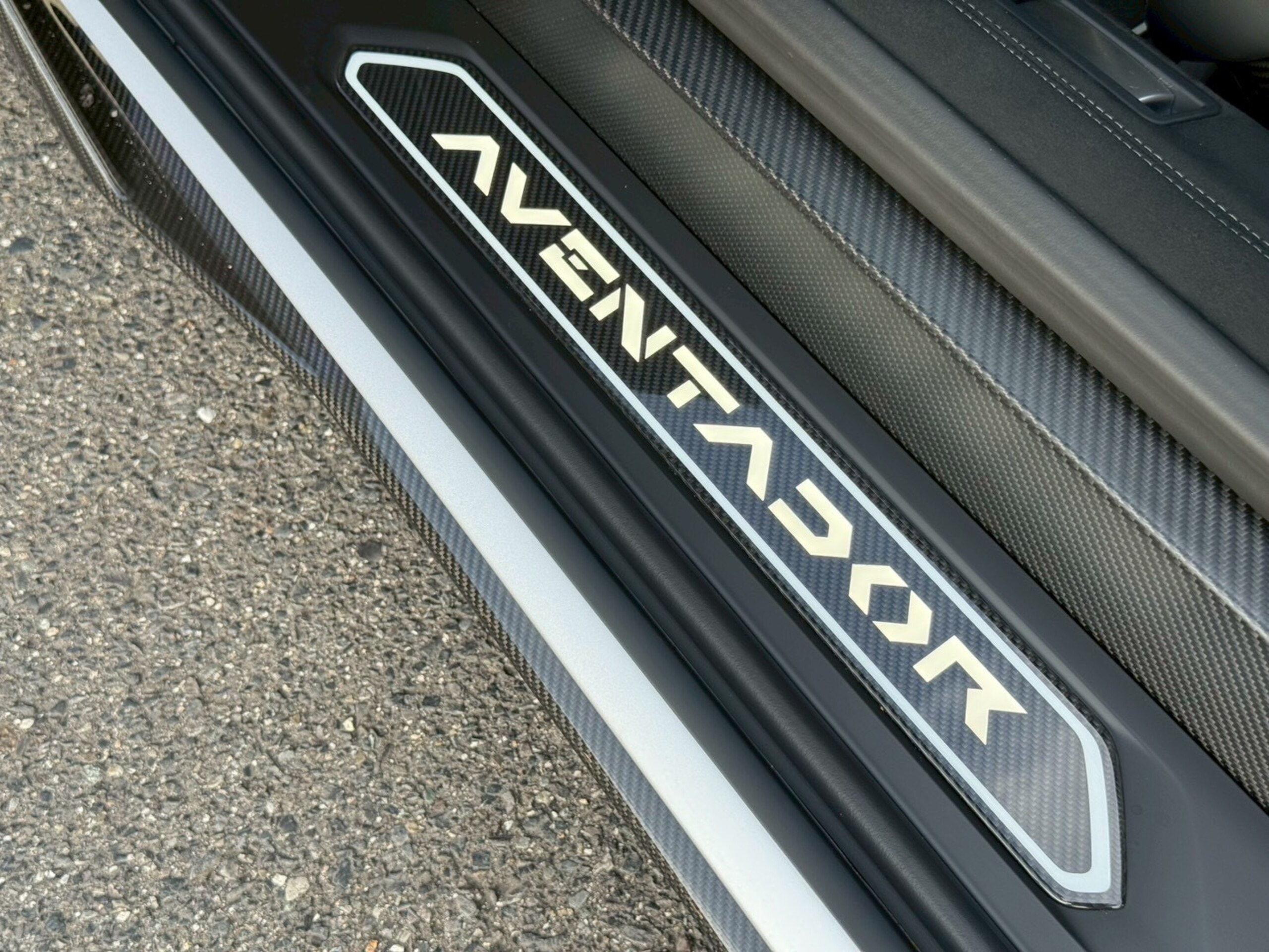 2019 Lamborghini Aventador SVJ — Photo 34 / 41