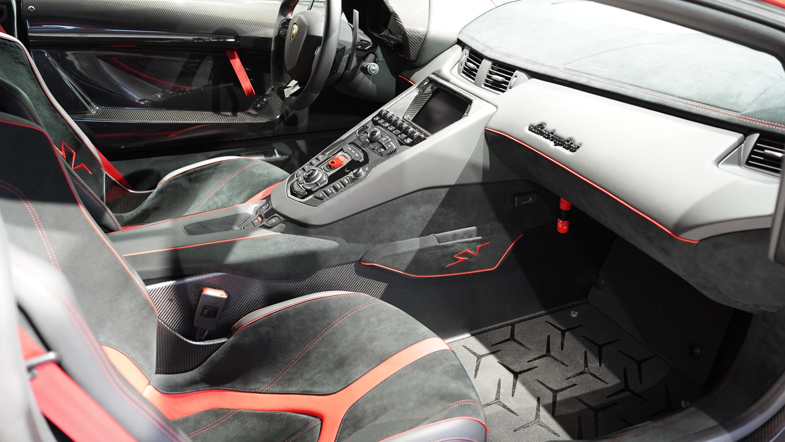 2016 Lamborghini Aventador SV — Photo 11 / 17