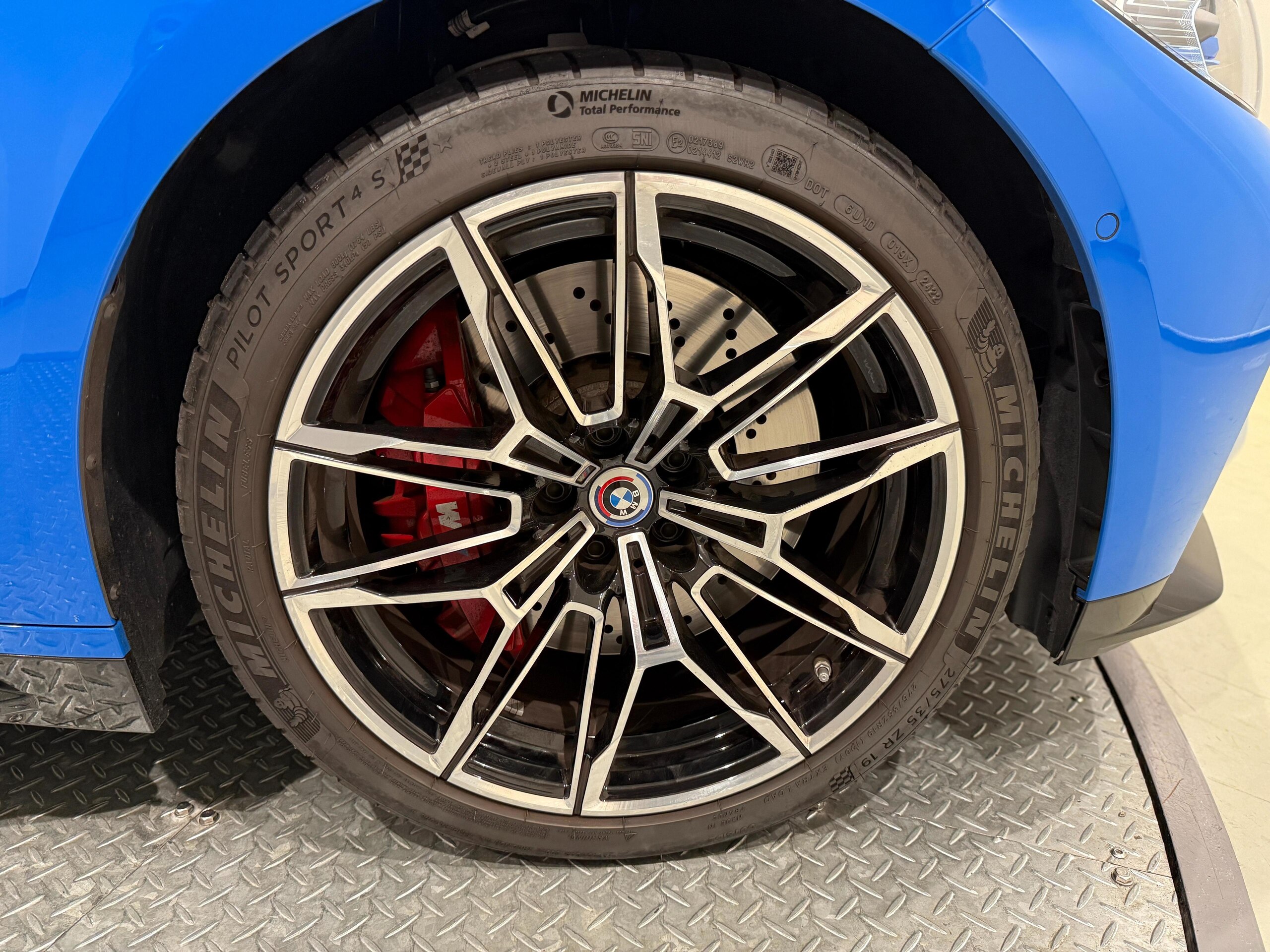 2022 BMW M4 Competition — Photo 25 / 26