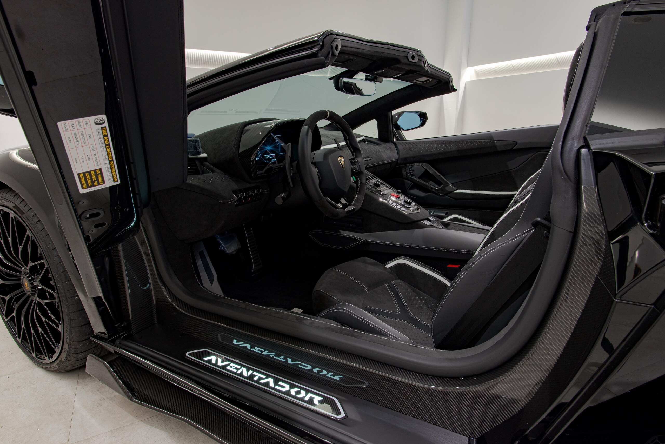 2022 Lamborghini Aventador Roadster LP780-4 Ultimae — Photo 21 / 39