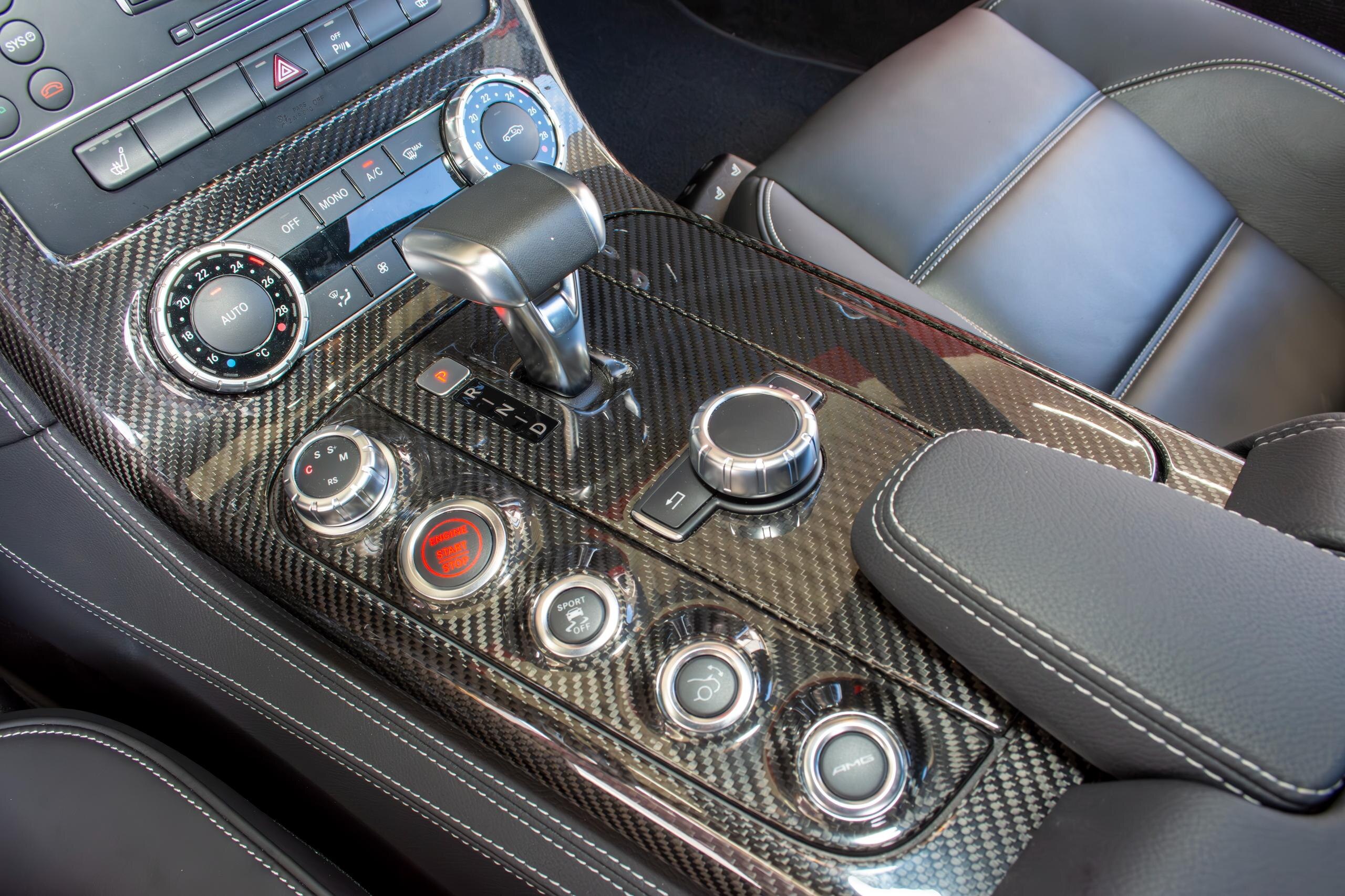 2010 Mercedes Benz SLS AMG — Photo 14 / 23