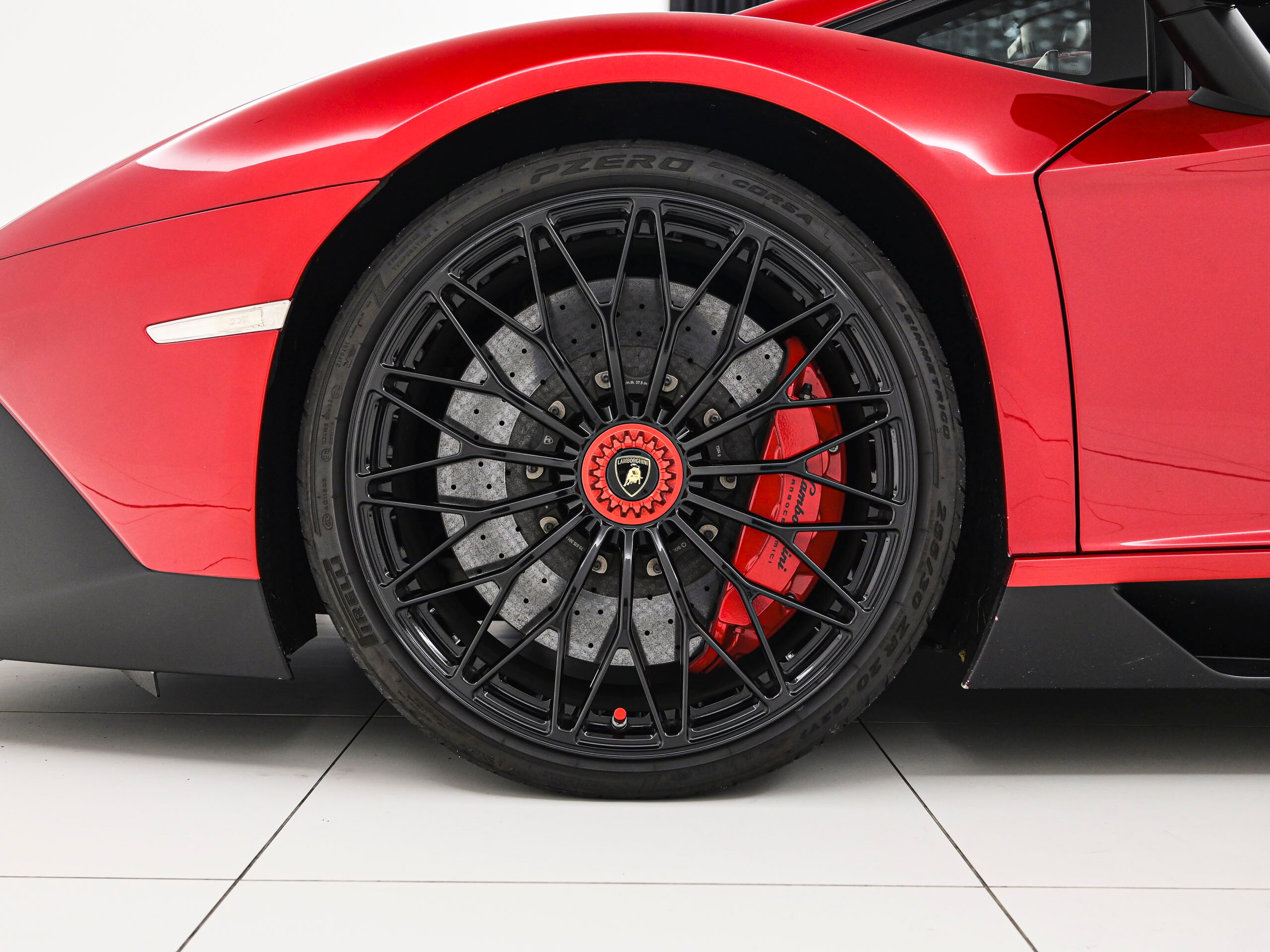 2015 Lamborghini Aventador LP750-4 Superveloce — Photo 23 / 25