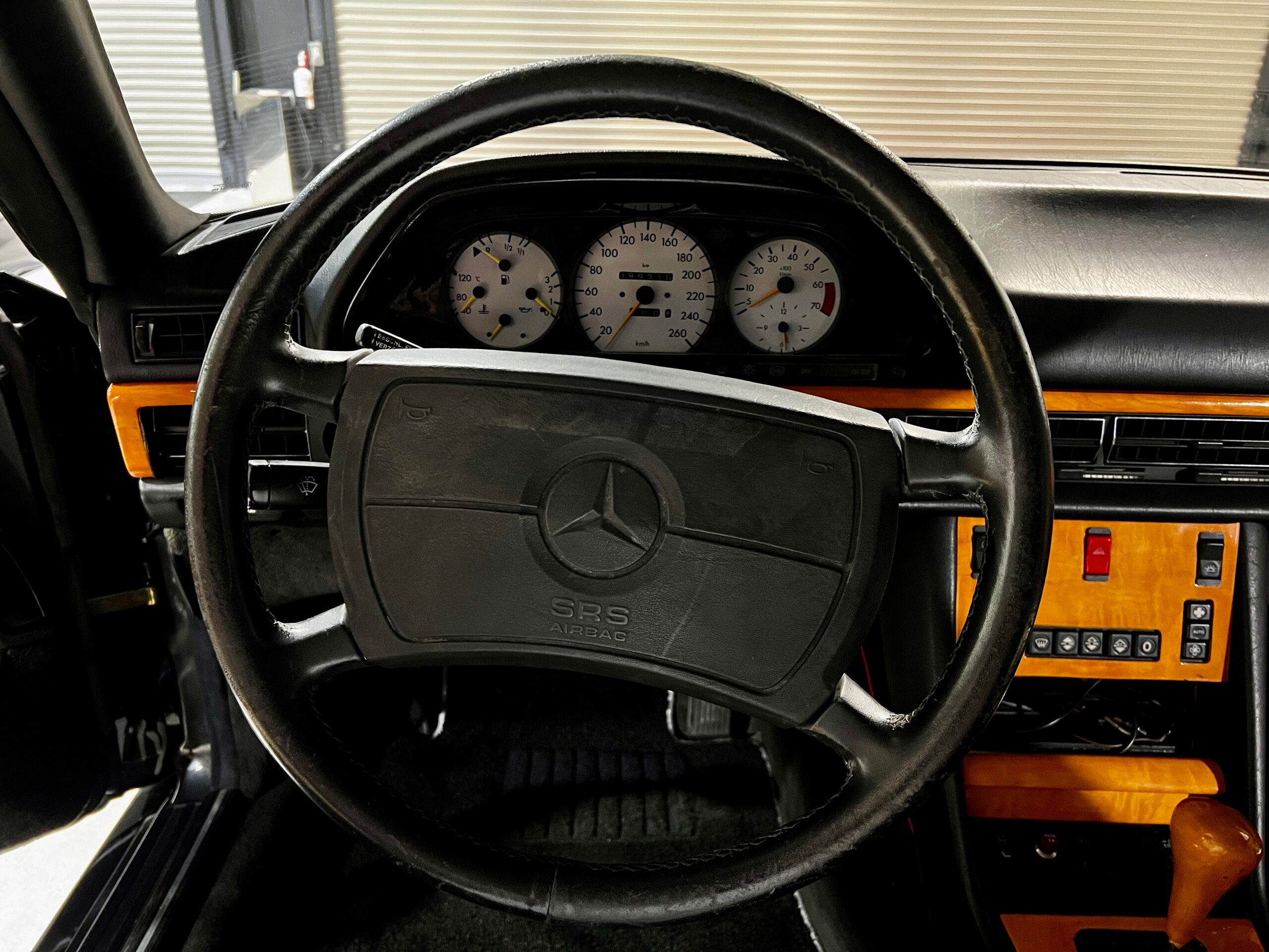 1989 Mercedes Benz 560SEC — Photo 9 / 19
