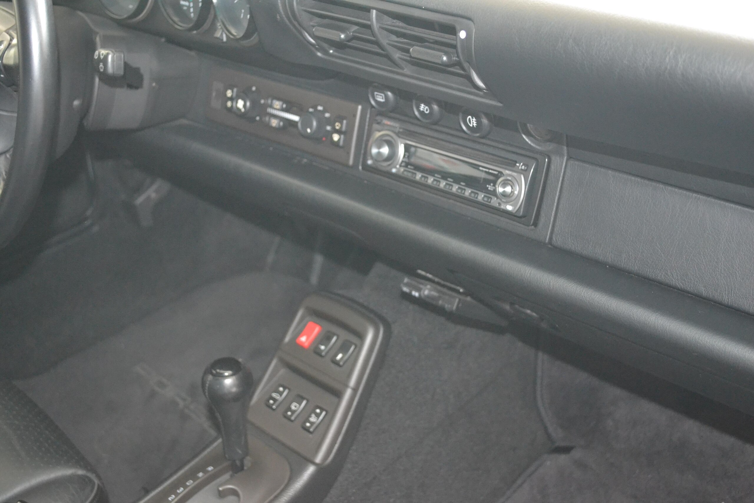 1995 Porsche 911 Carrera 2 — Photo 18 / 24