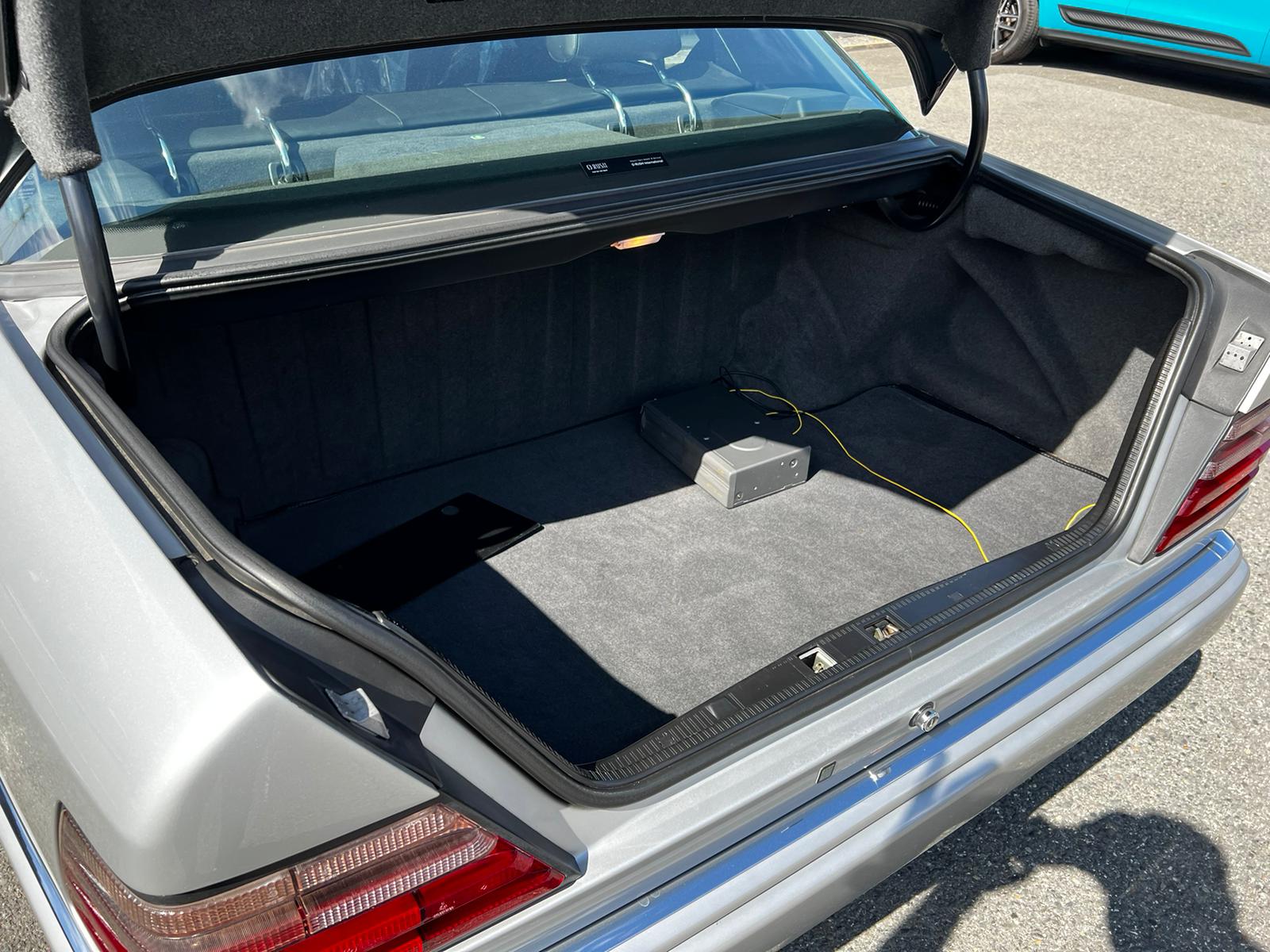 1995 Mercedes Benz E500 Limited — Photo 11 / 11