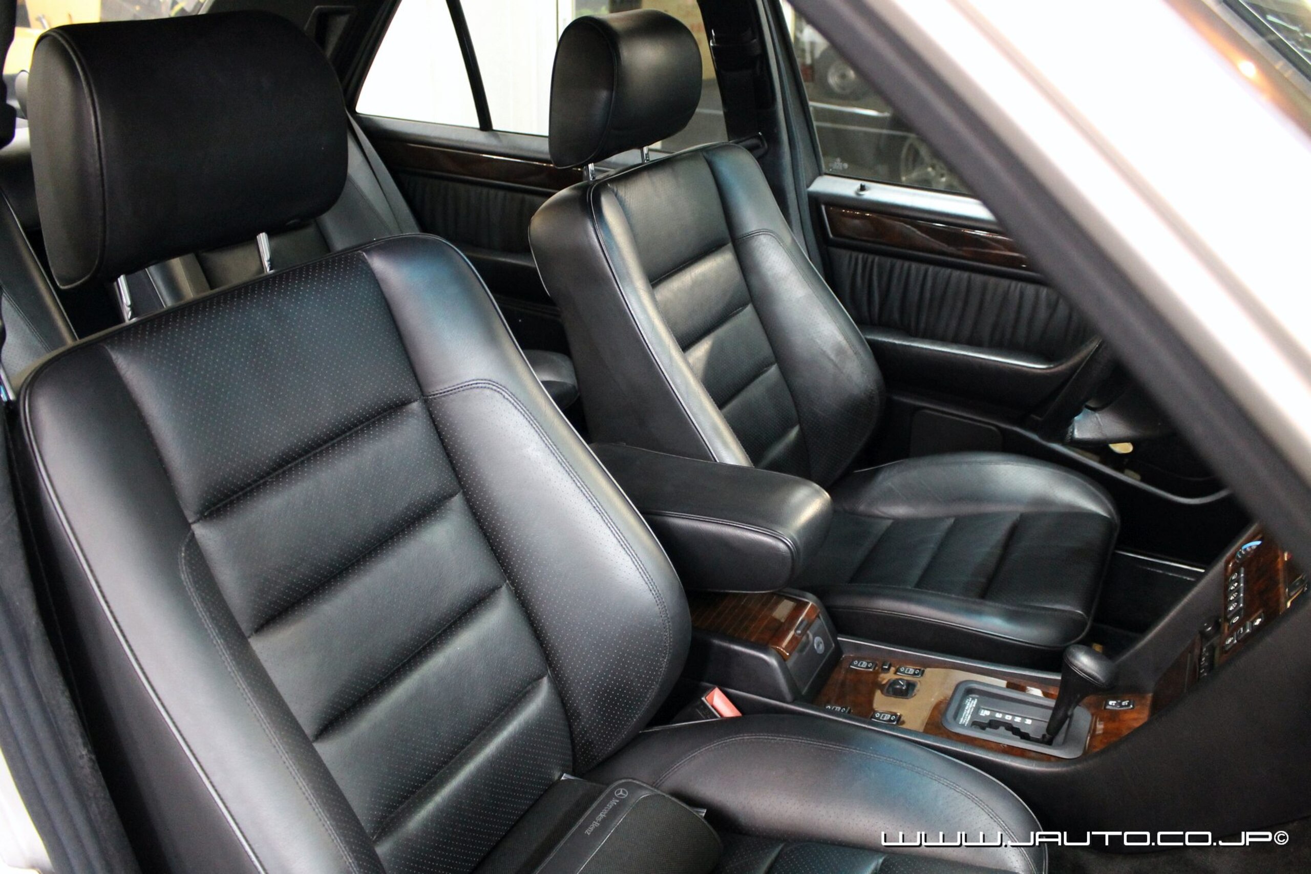 1994 Mercedes Benz E500 — Photo 10 / 14