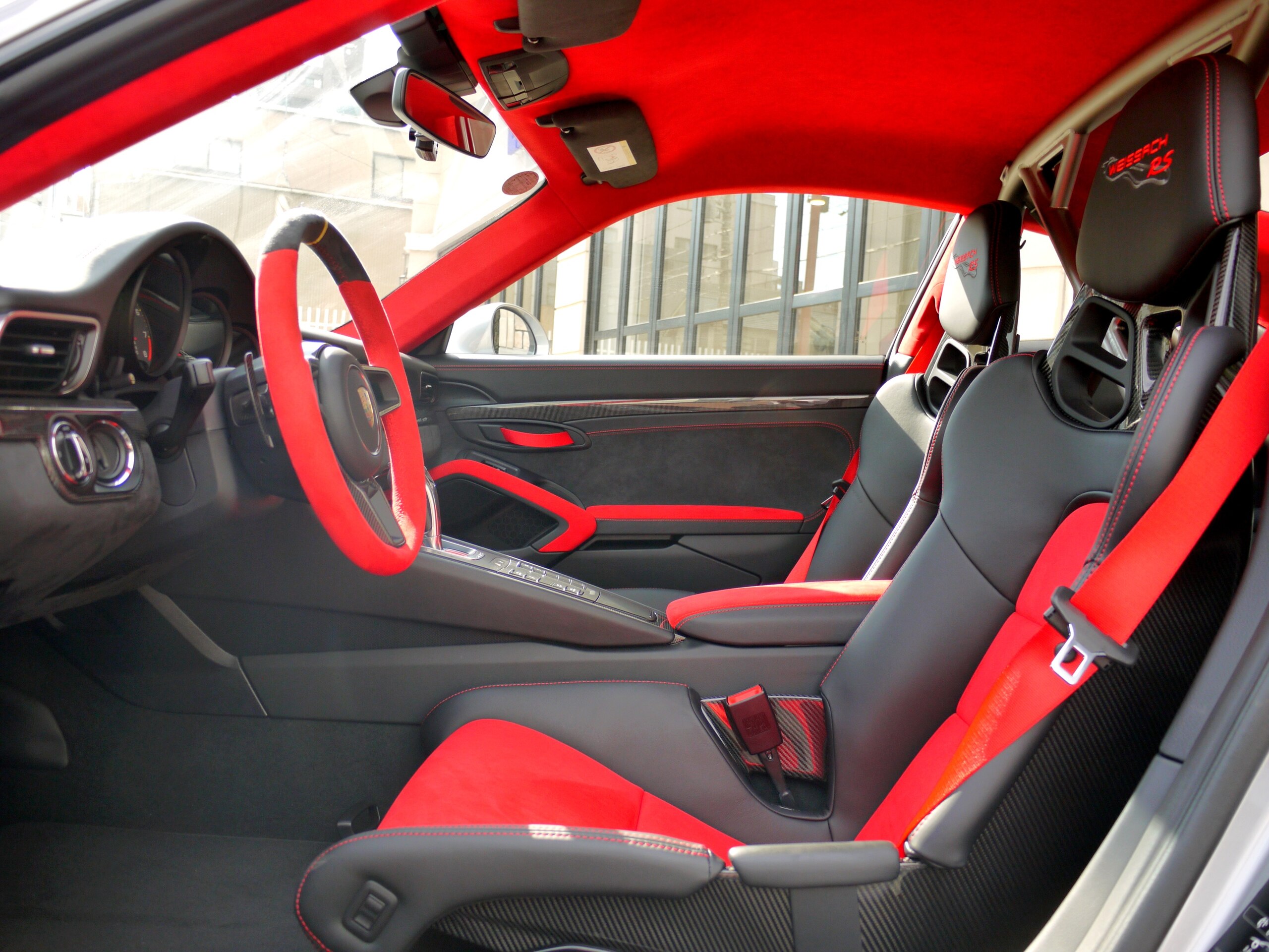 2019 Porsche 911 GT2 RS — Photo 7 / 12