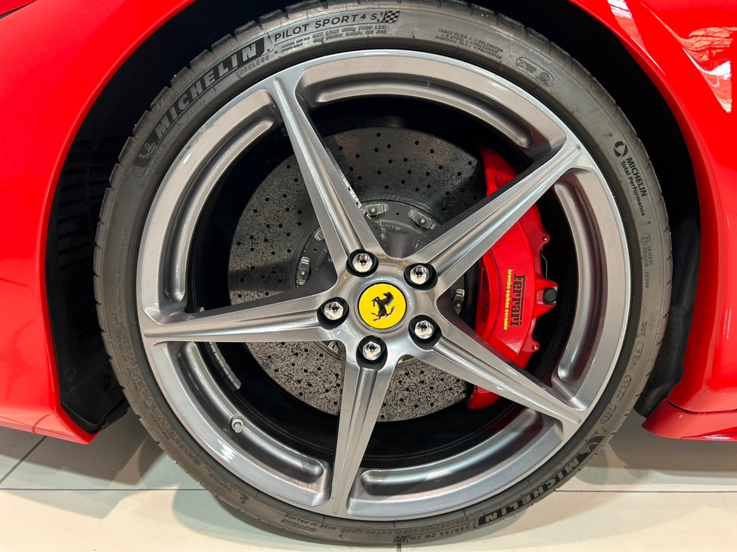 2012 Ferrari 458 Italia F1 DCT — Photo 14 / 15