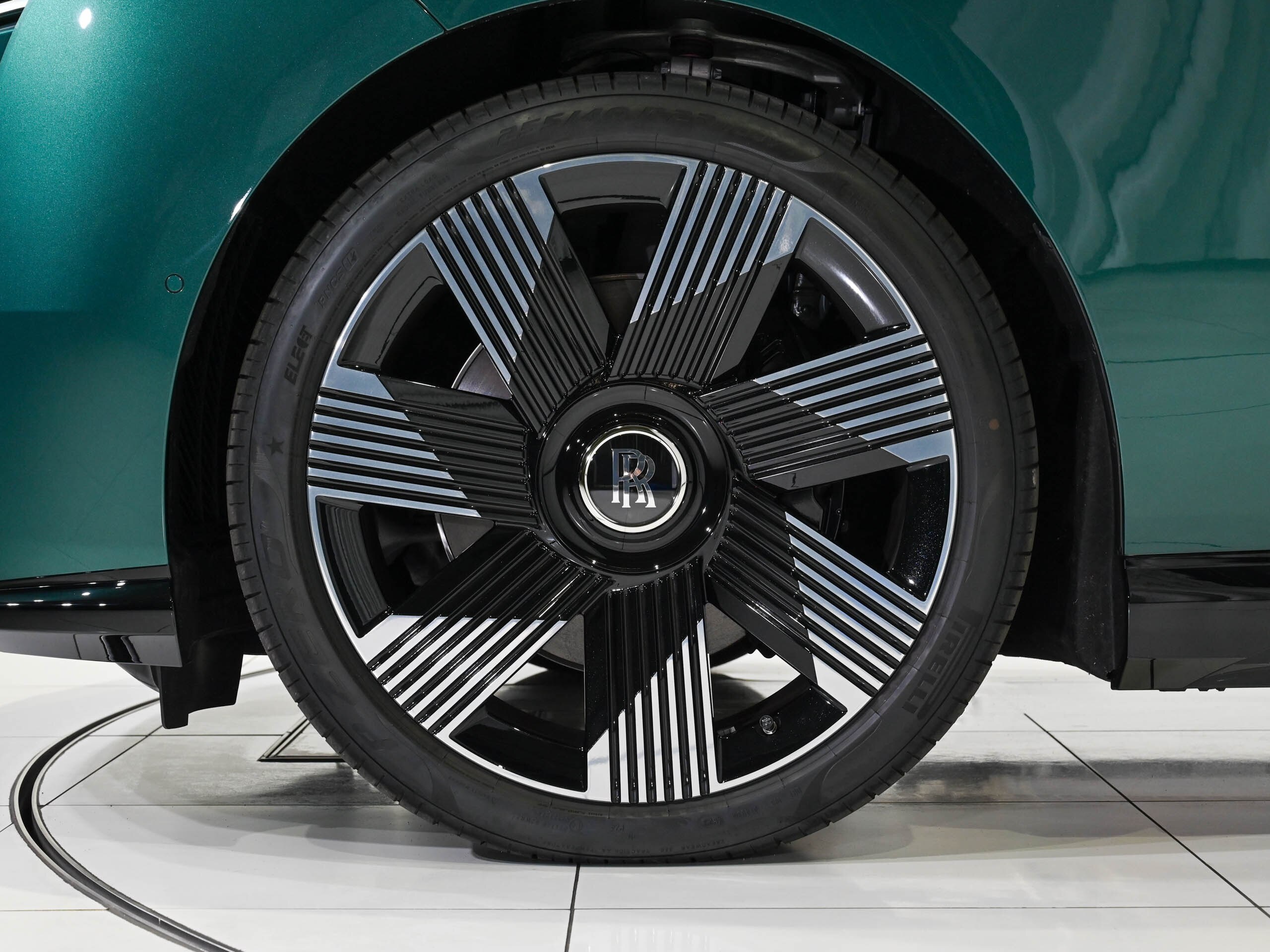 2024 Rolls-Royce Specter — Photo 20 / 22