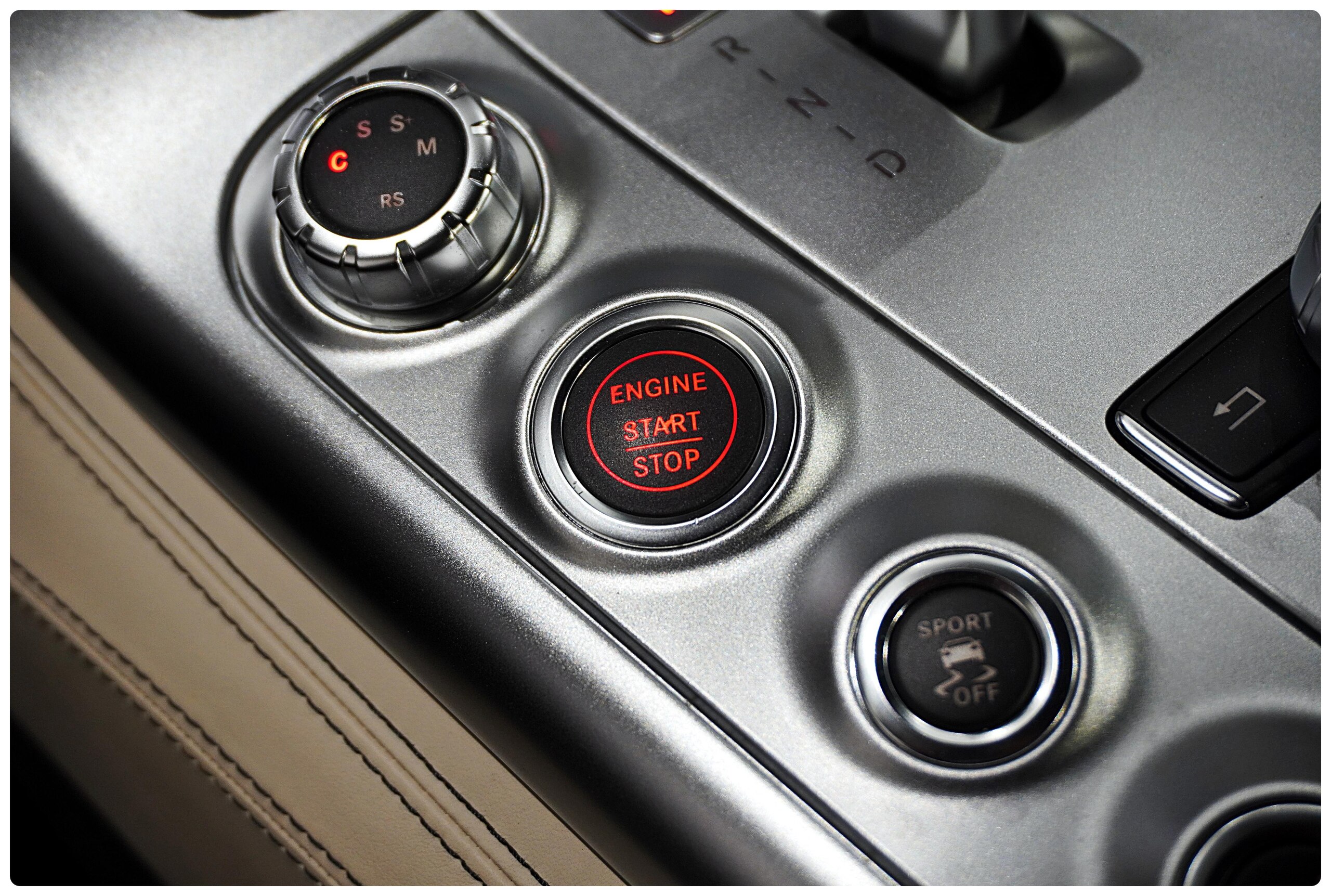 2010 Mercedes Benz SLS AMG — Photo 29 / 38