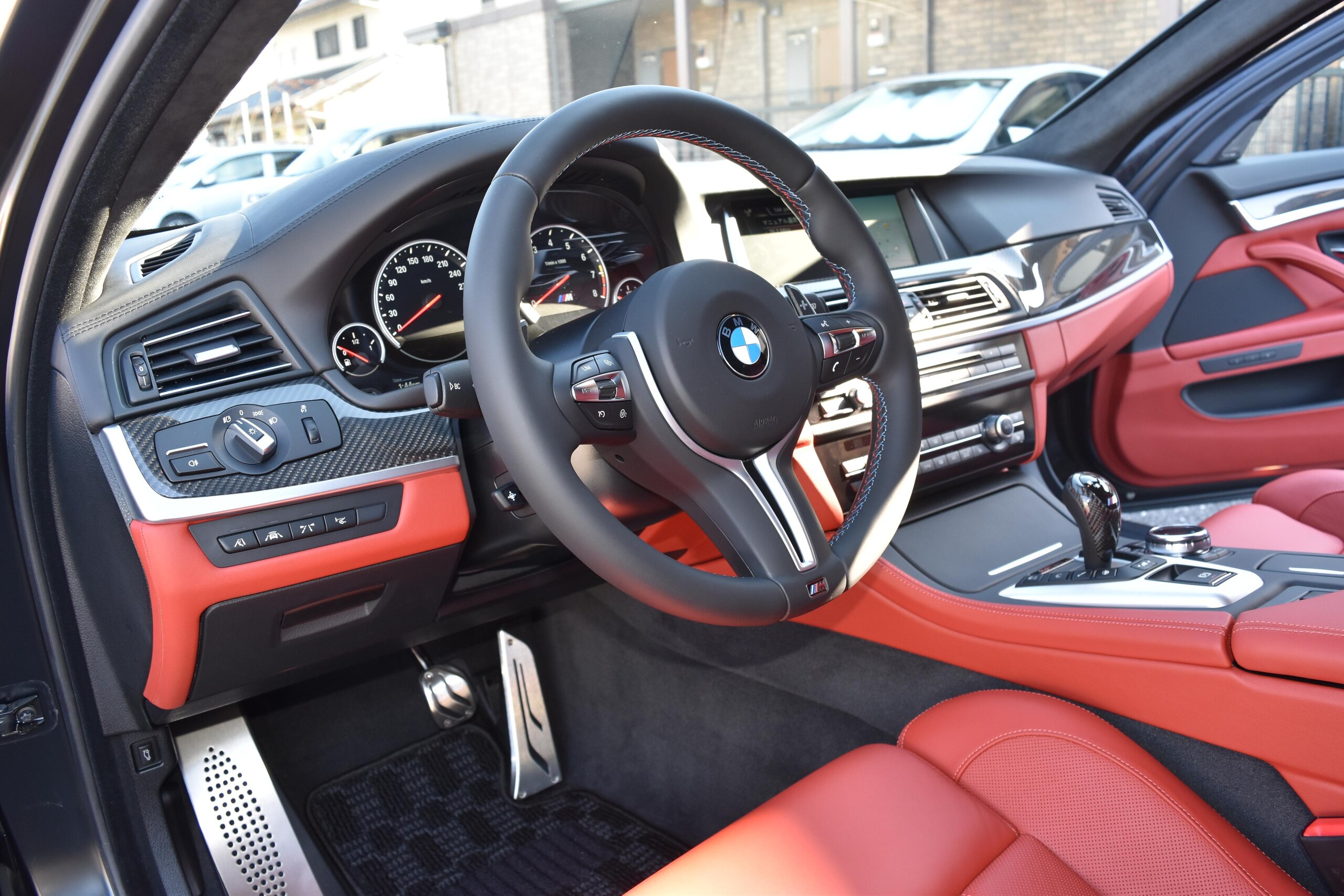 2013 BMW M5 — Photo 13 / 25