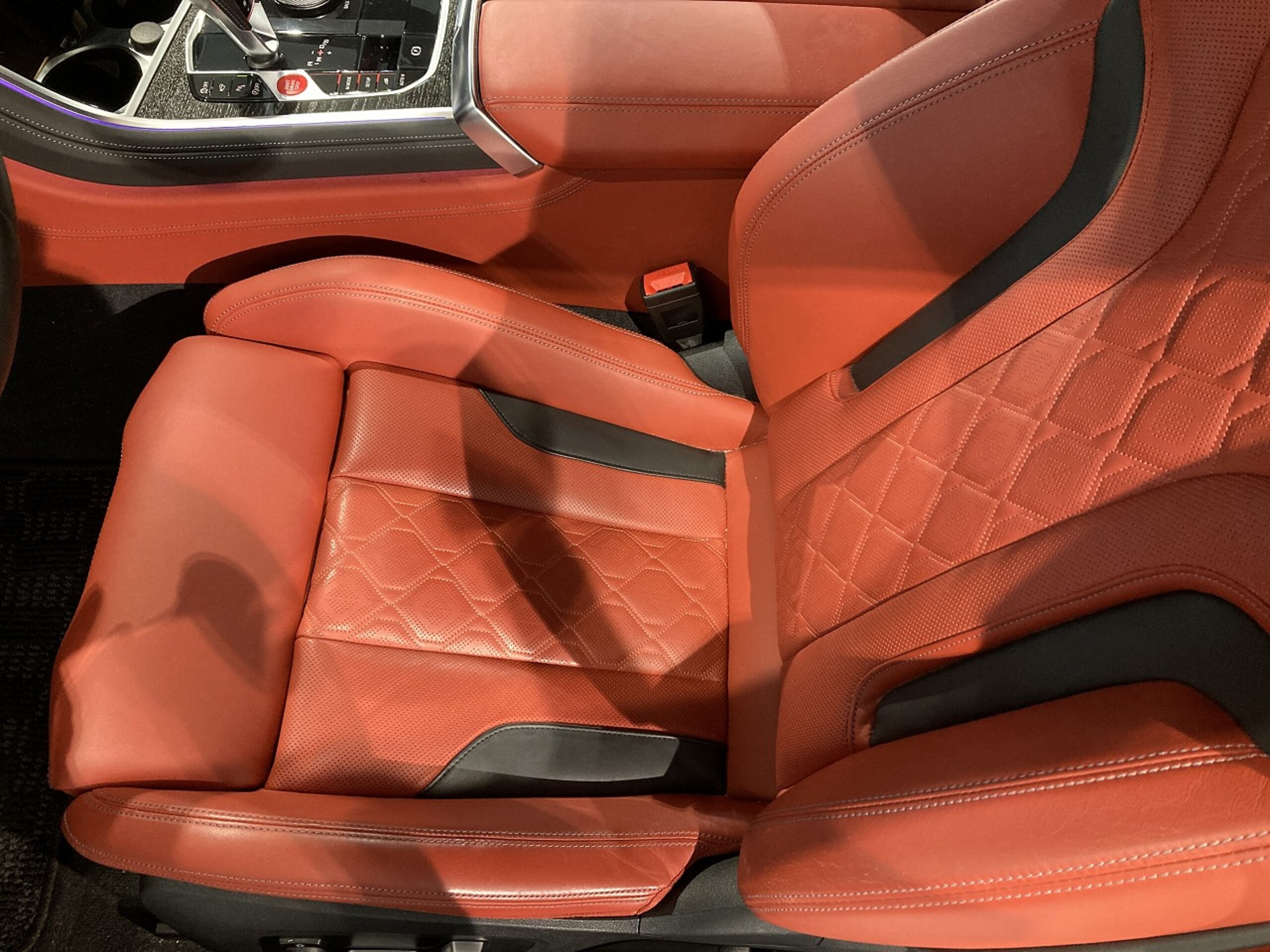2020 BMW M8 Competition — Photo 14 / 17