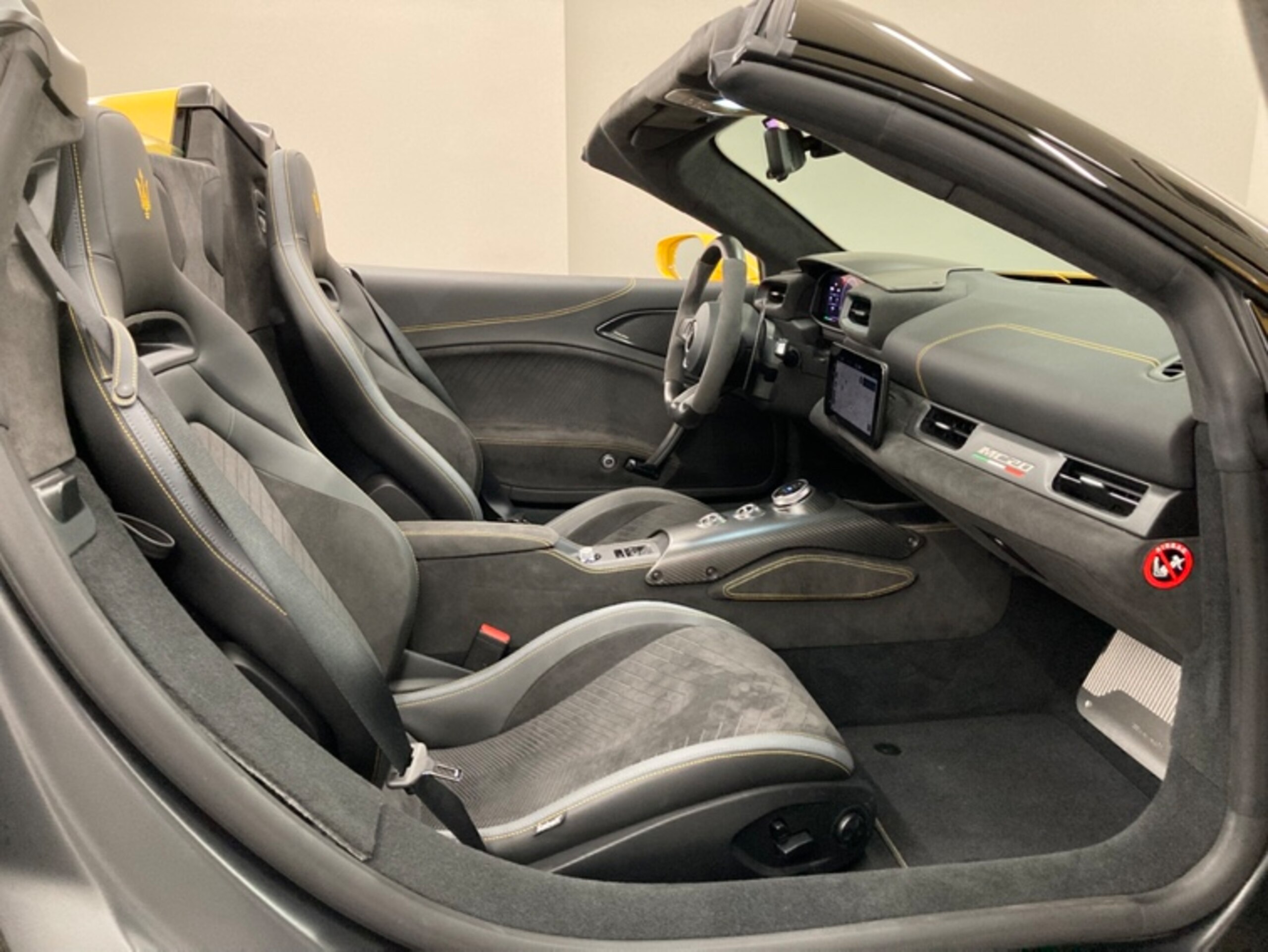 2024 Maserati MC20 Cielo — Photo 13 / 16