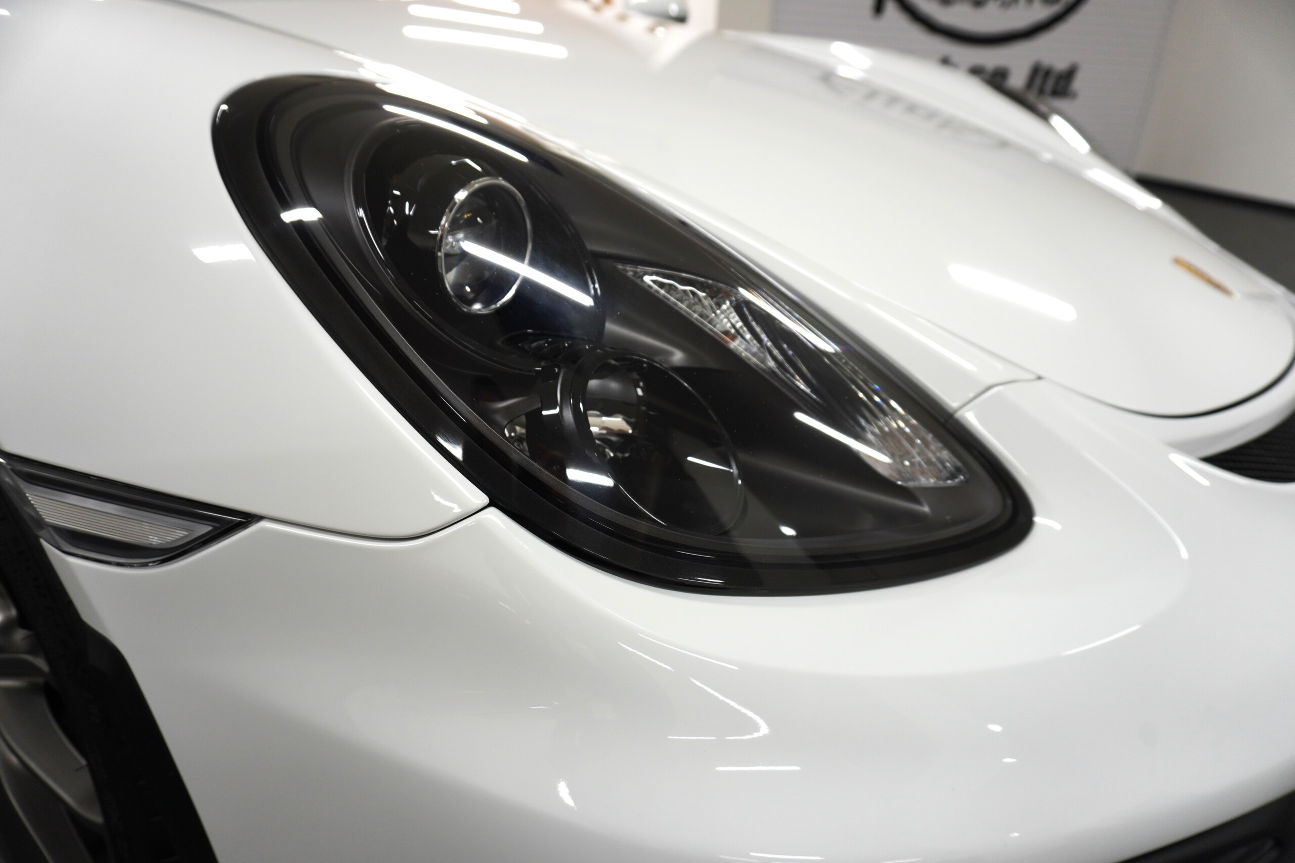2015 Porsche Cayman GT4 — Photo 8 / 17