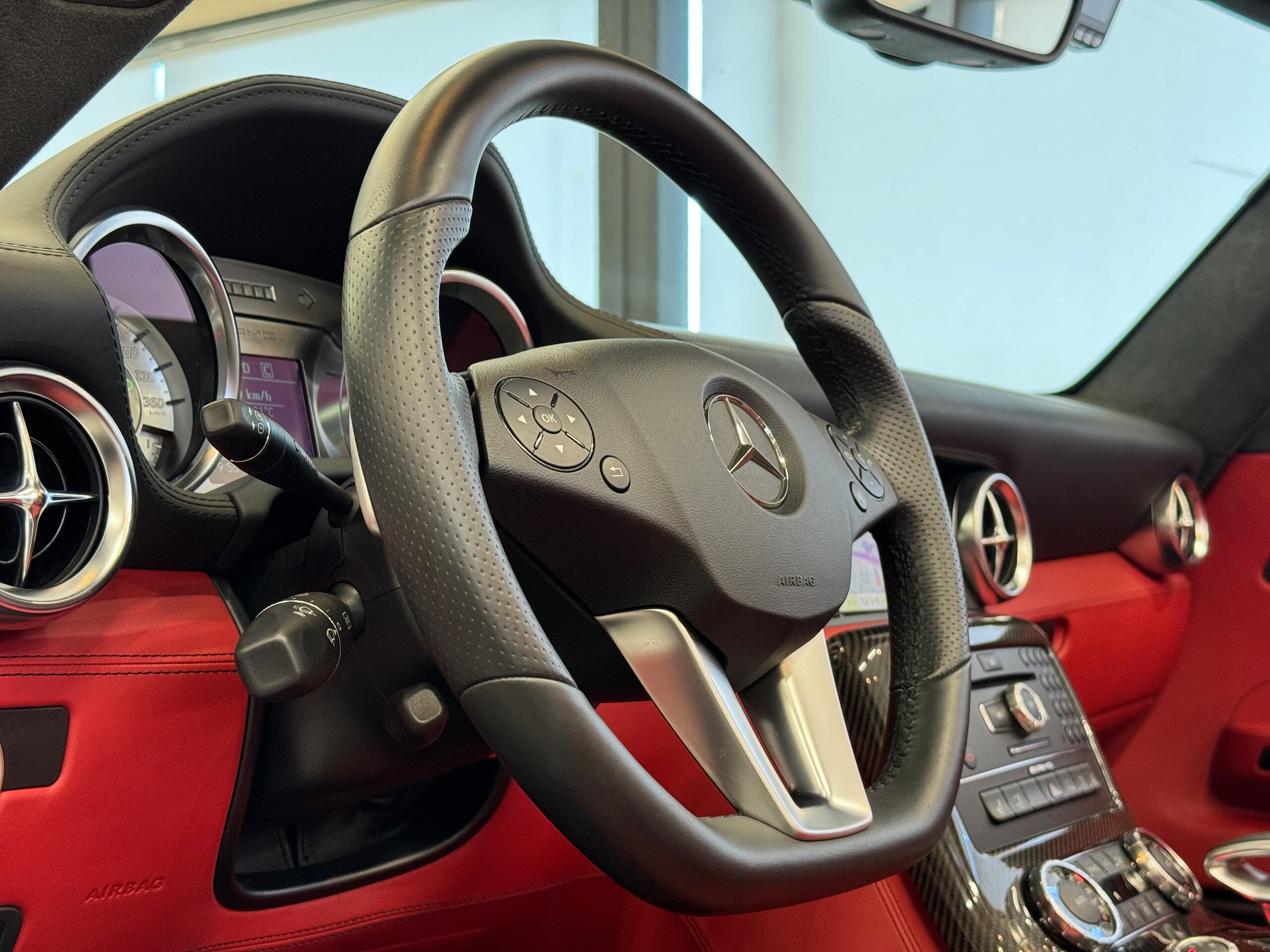 2012 Mercedes Benz SLS AMG Roadster — Photo 14 / 27