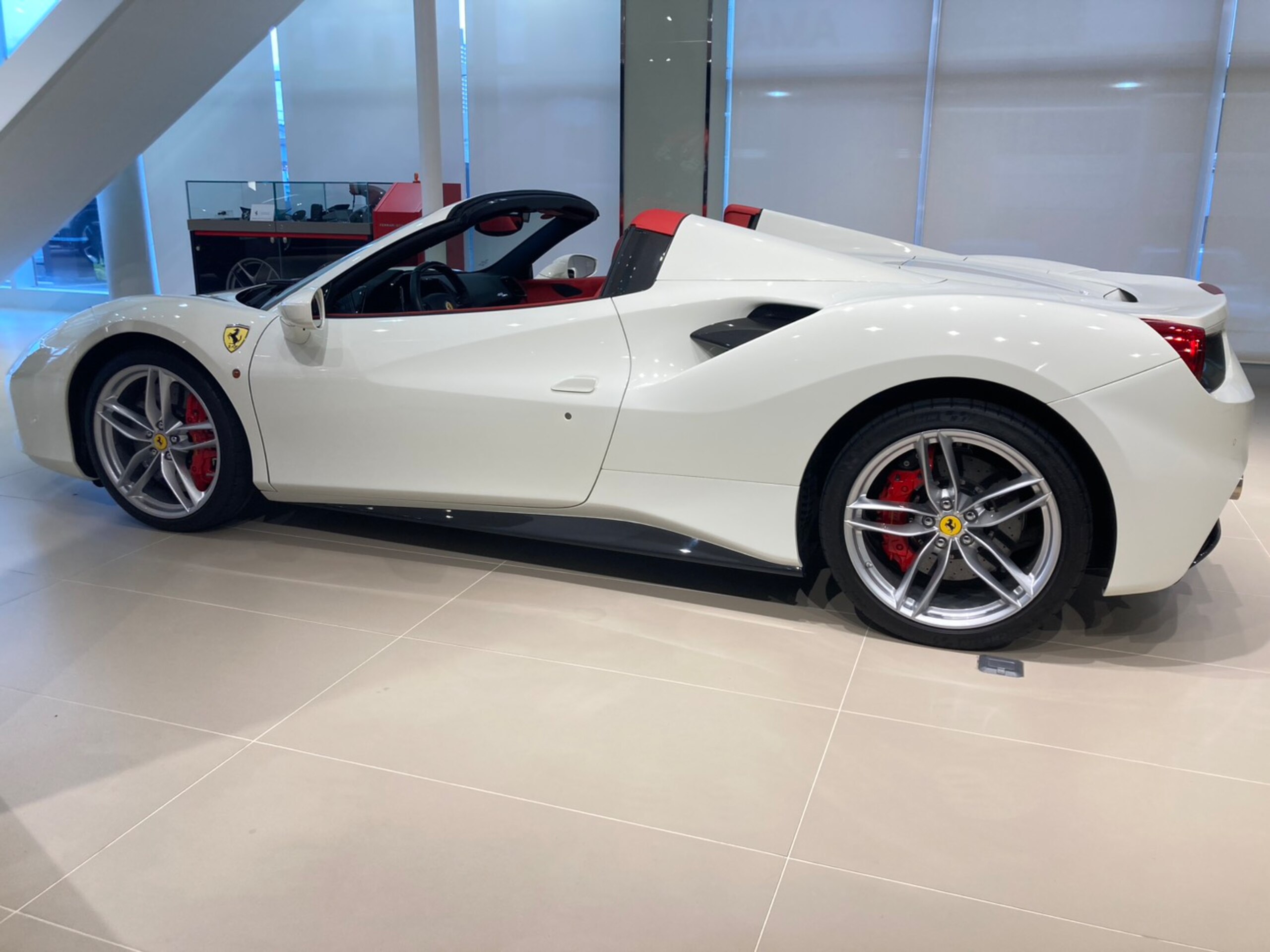 2016 Ferrari 488 Spider — Photo 9 / 35