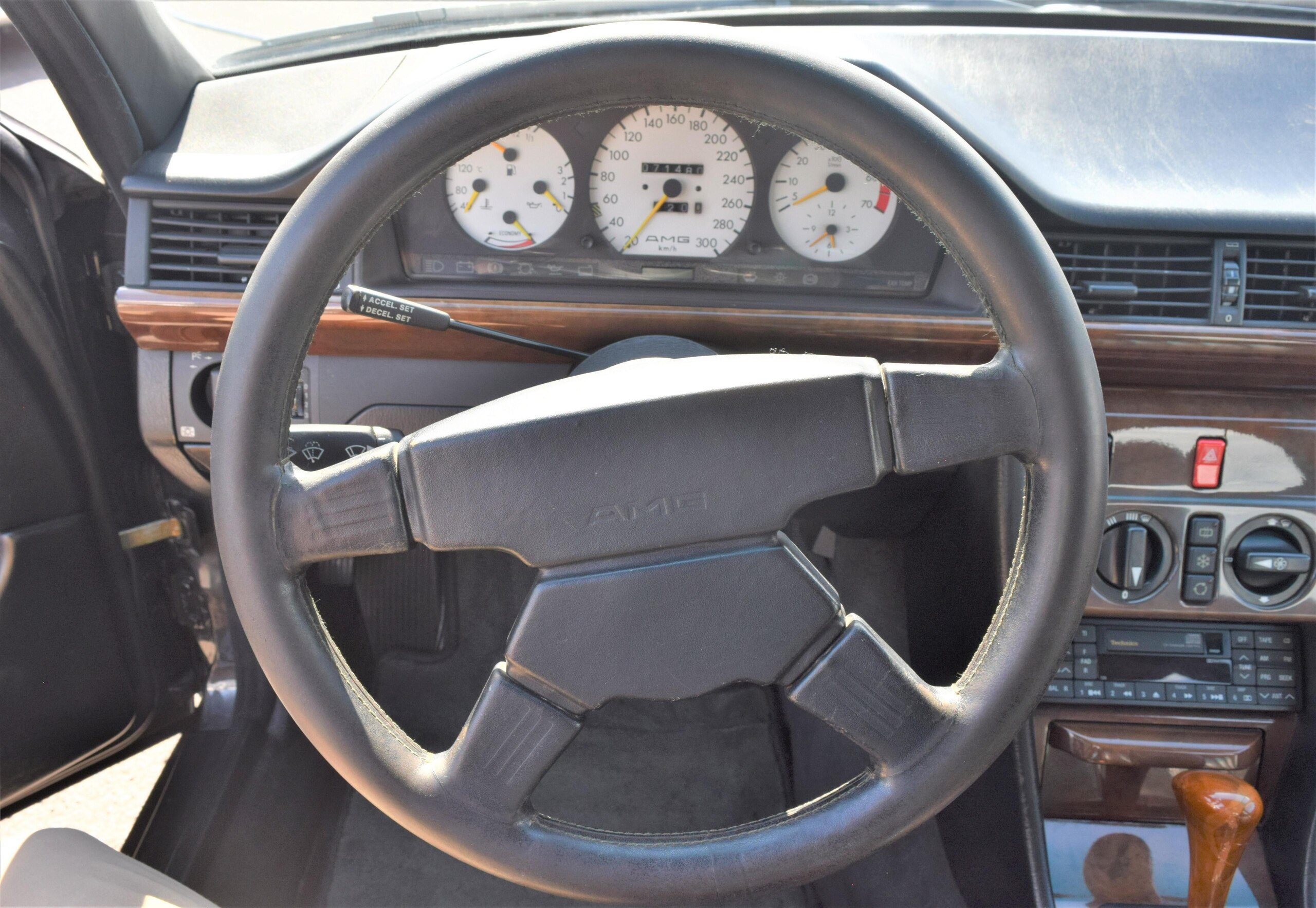 1988 Mercedes Benz 300E 3.2 AMG — Photo 10 / 20