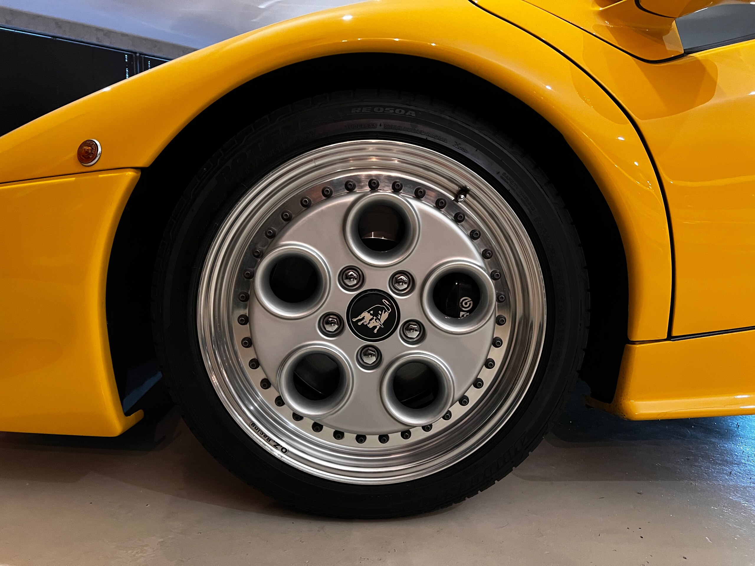1993 Lamborghini Diablo VT — Photo 12 / 14