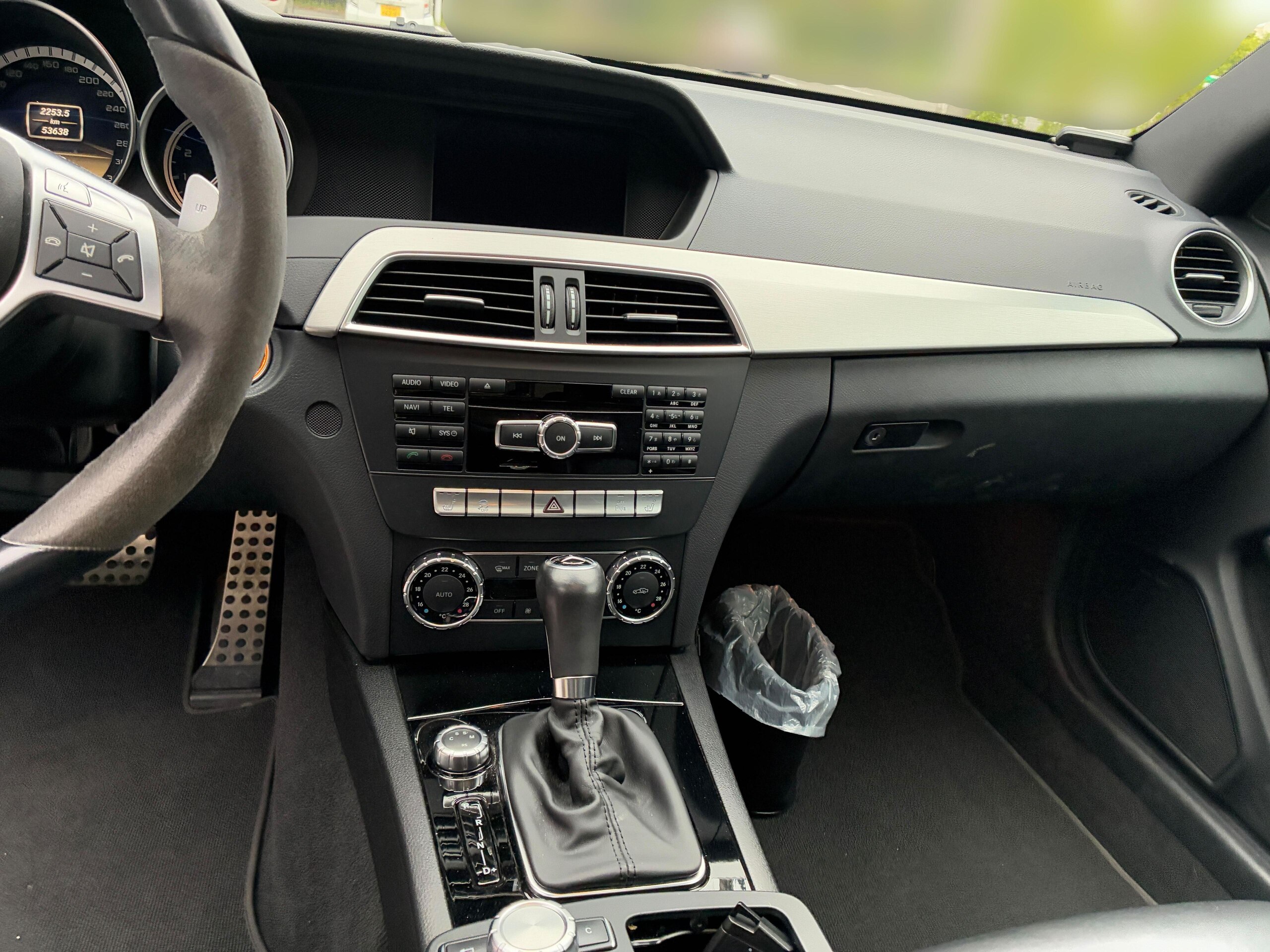 2011 Mercedes Benz C63 AMG — Photo 7 / 11