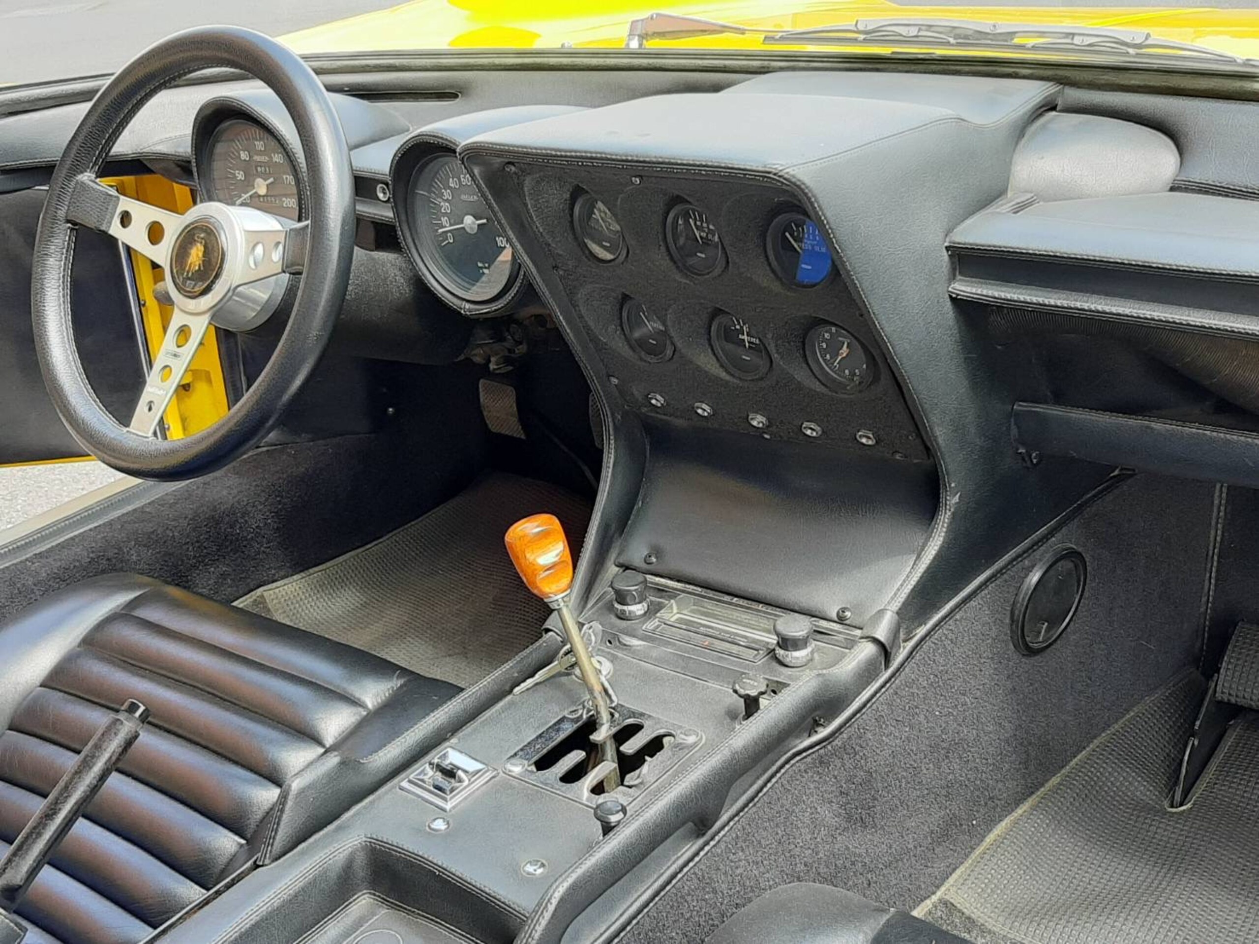 1968 Lamborghini Miura P400 — Photo 8 / 10