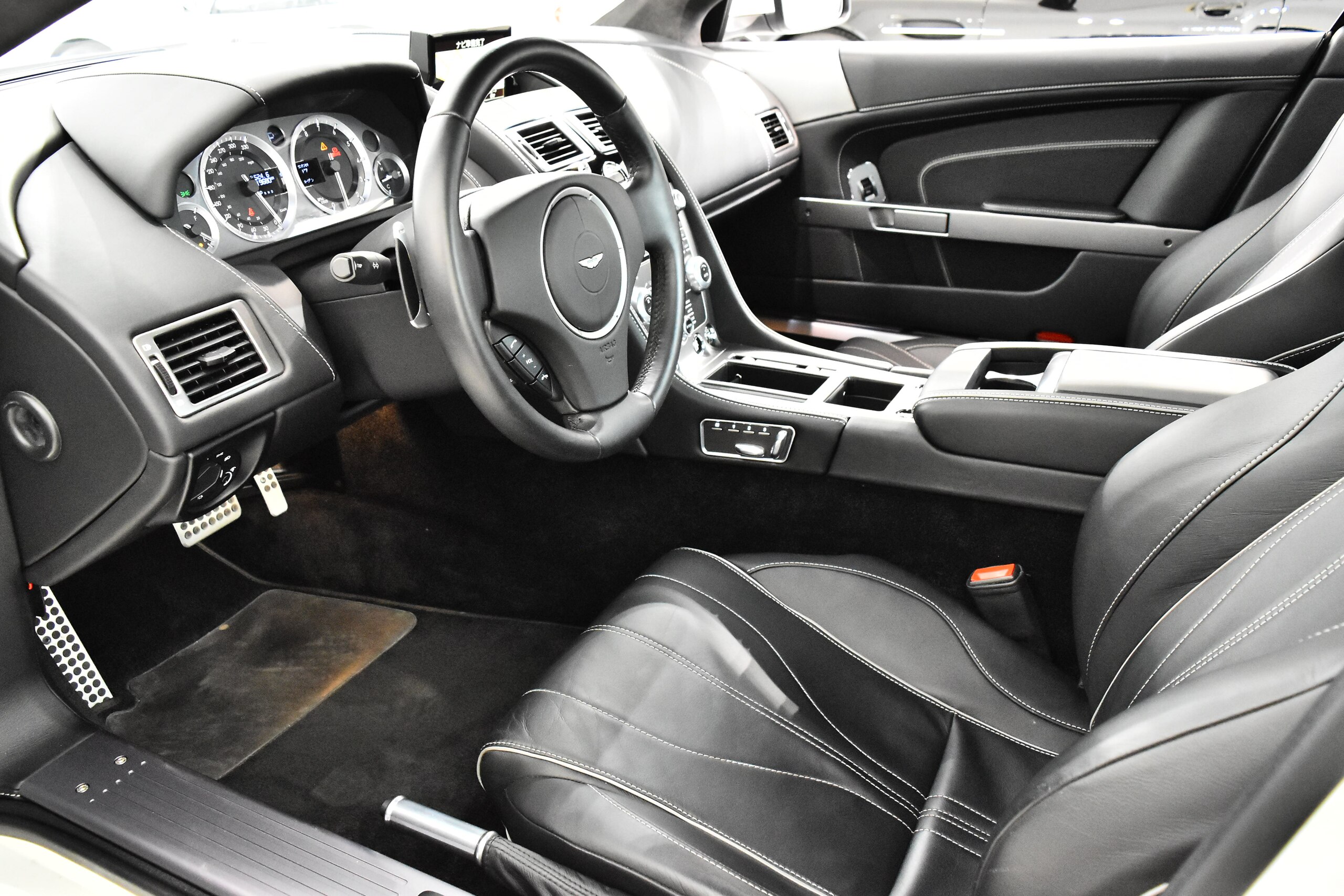 2012 Aston Martin DB9 — Photo 6 / 16