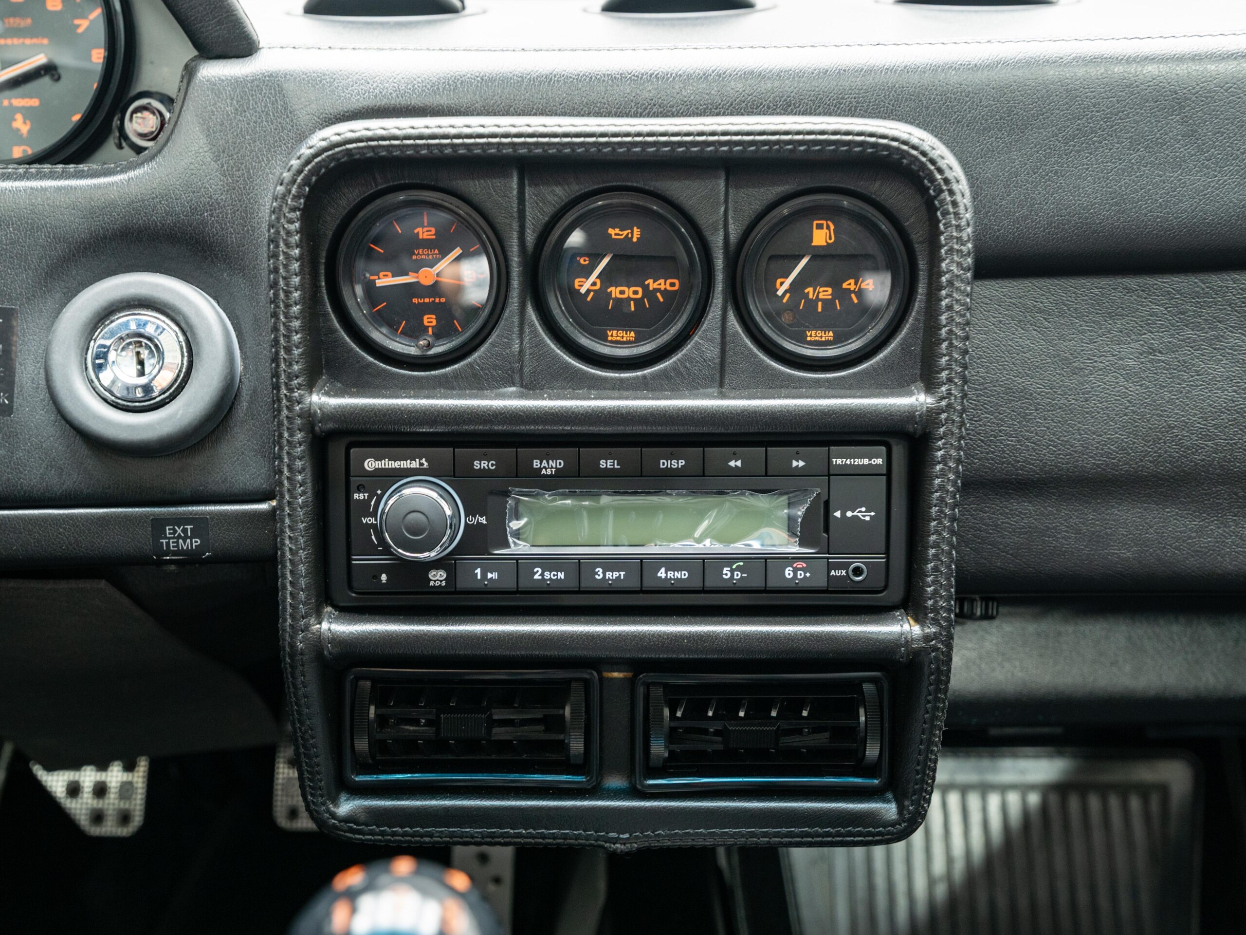 1989 Ferrari 328GTS — Photo 13 / 20