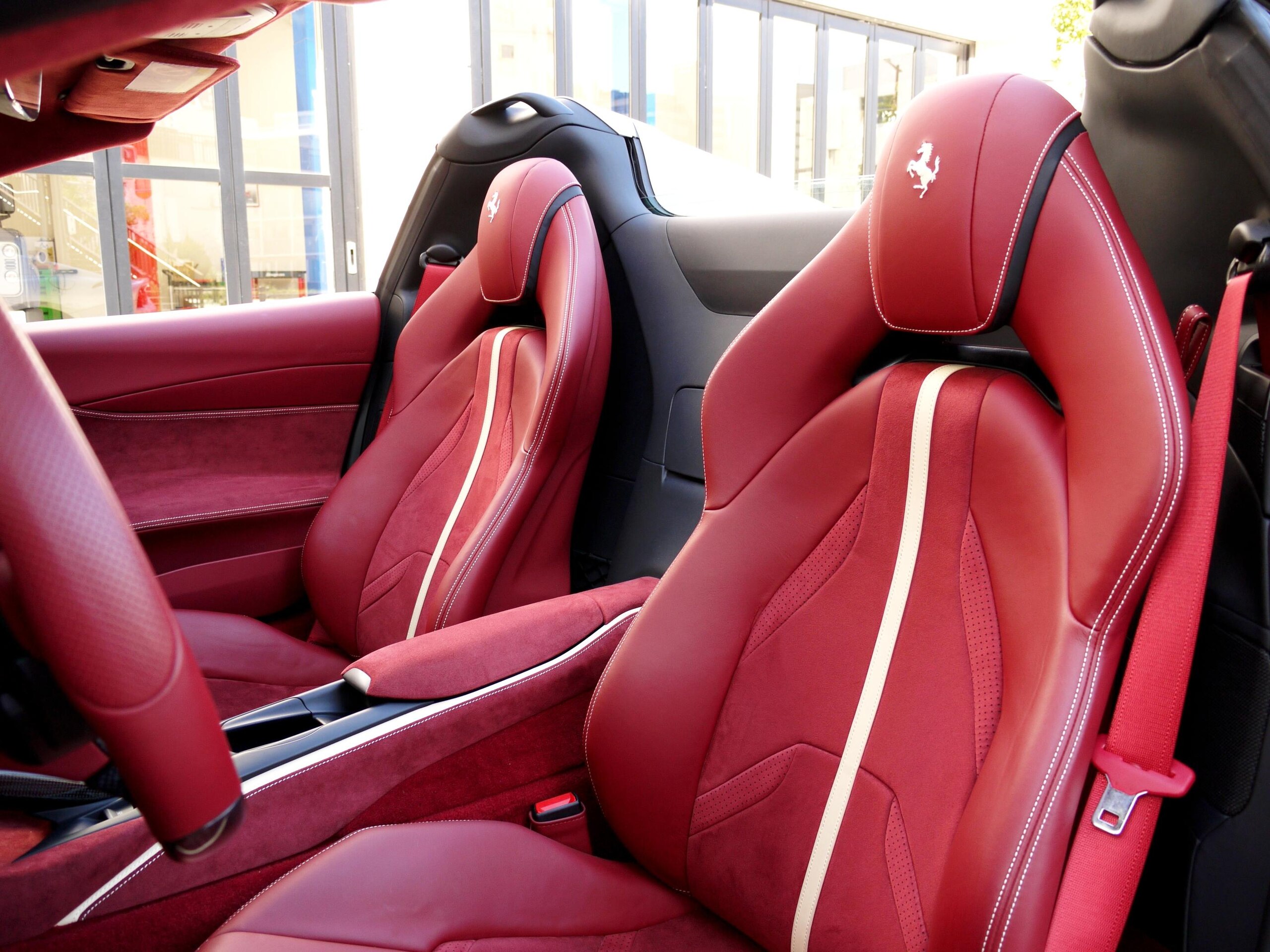 2021 Ferrari 812GTS — Photo 10 / 13