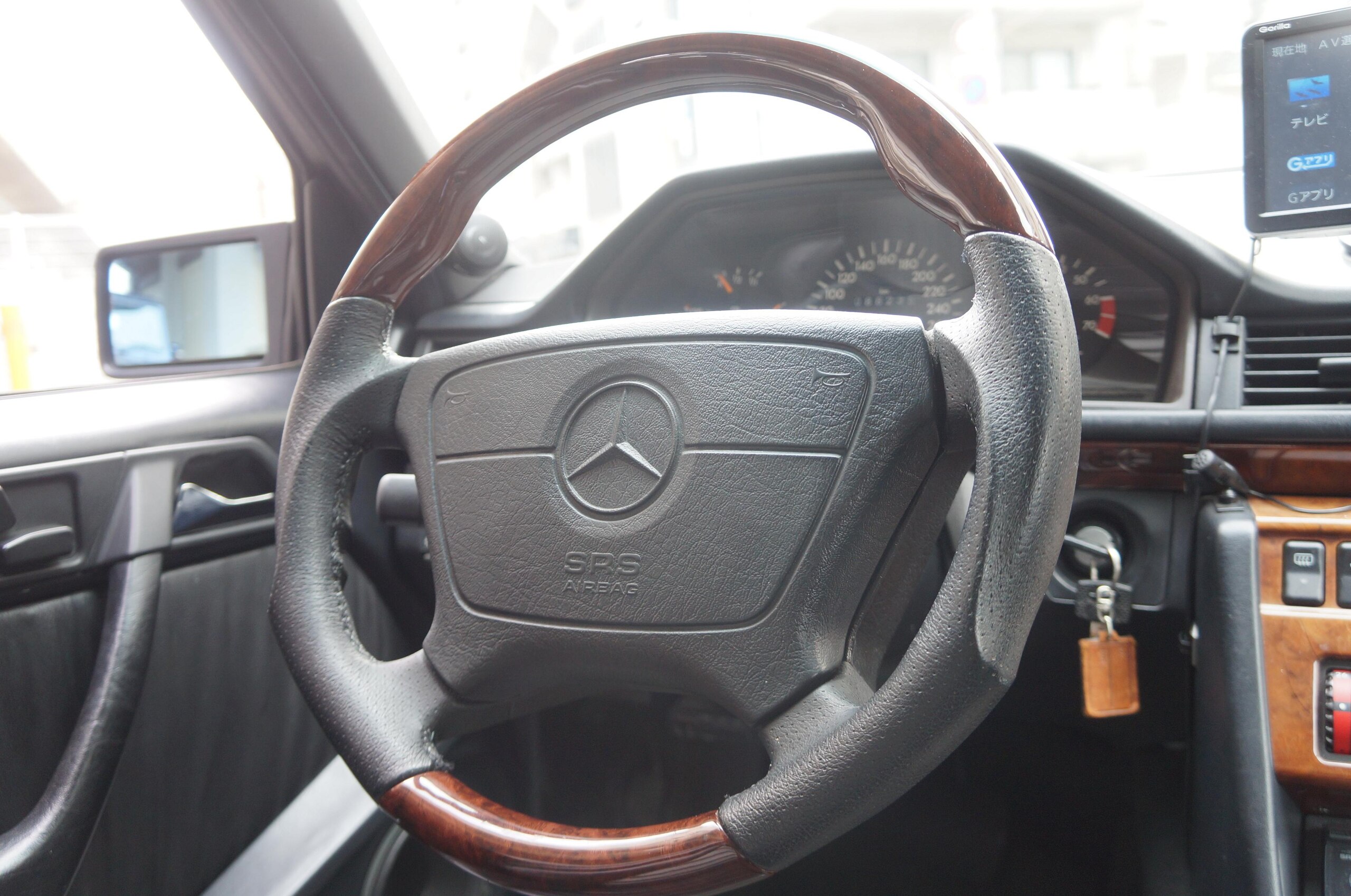 1994 Mercedes Benz E400 AMG — Photo 9 / 18