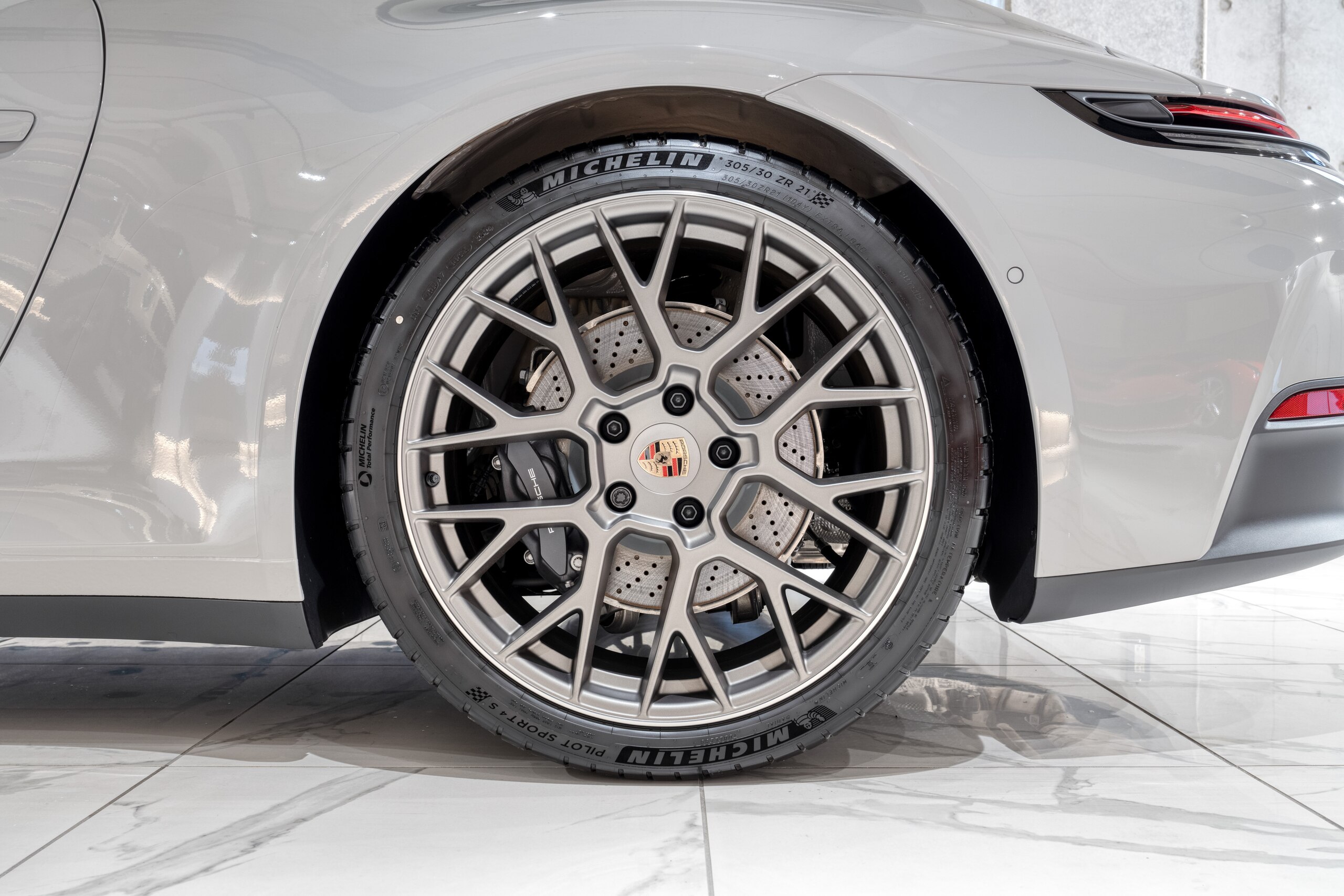 2024 Porsche 911 Carrera — Photo 19 / 21