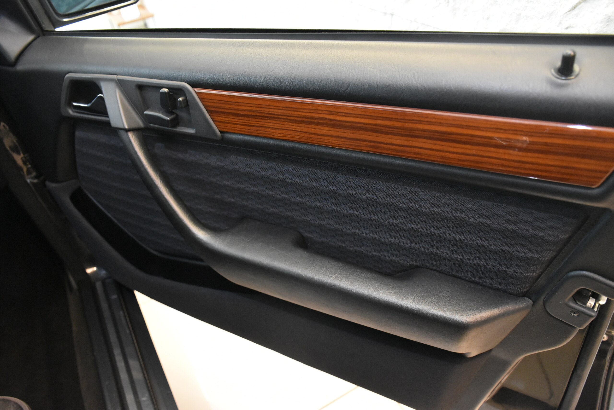 1992 Mercedes Benz 300E-24 — Photo 15 / 19