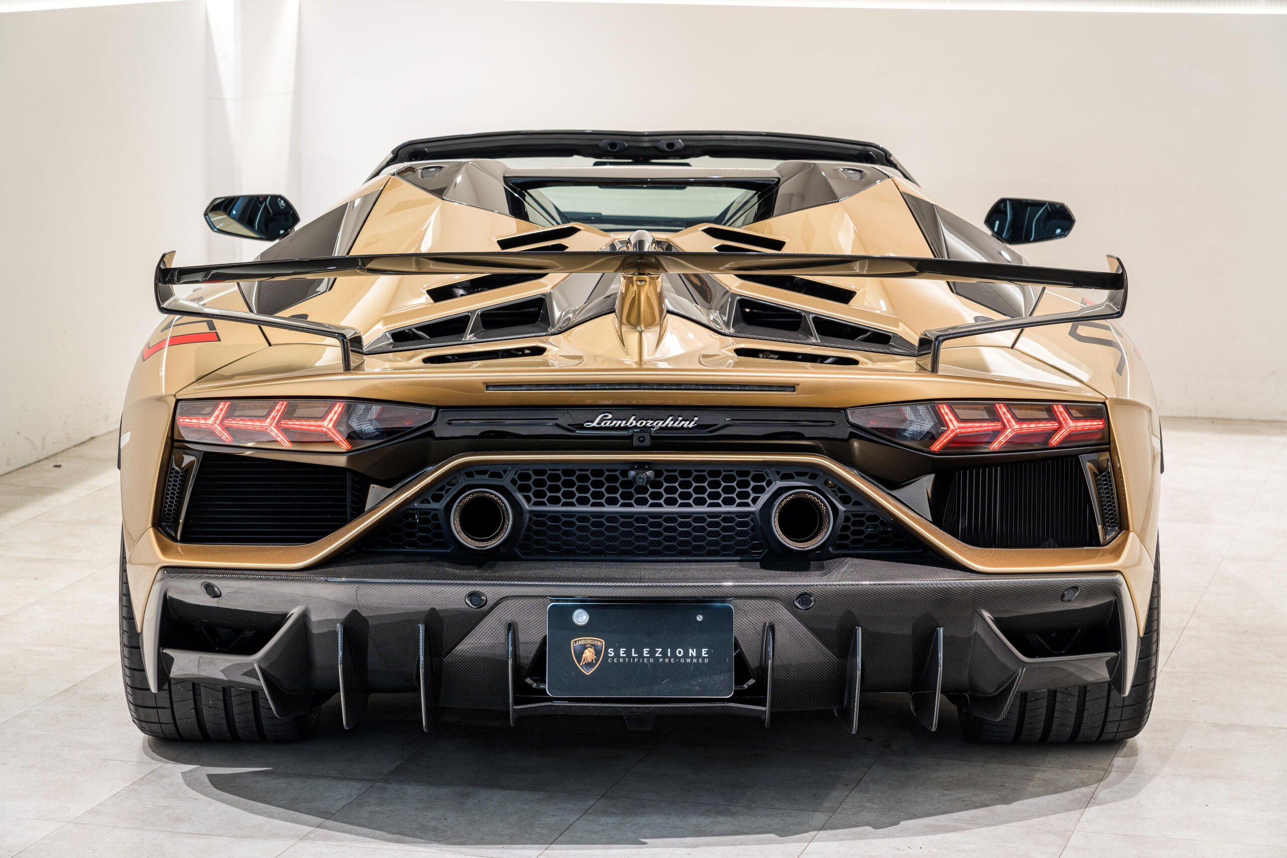 2021 Lamborghini Aventador SVJ Roadster — Photo 10 / 27