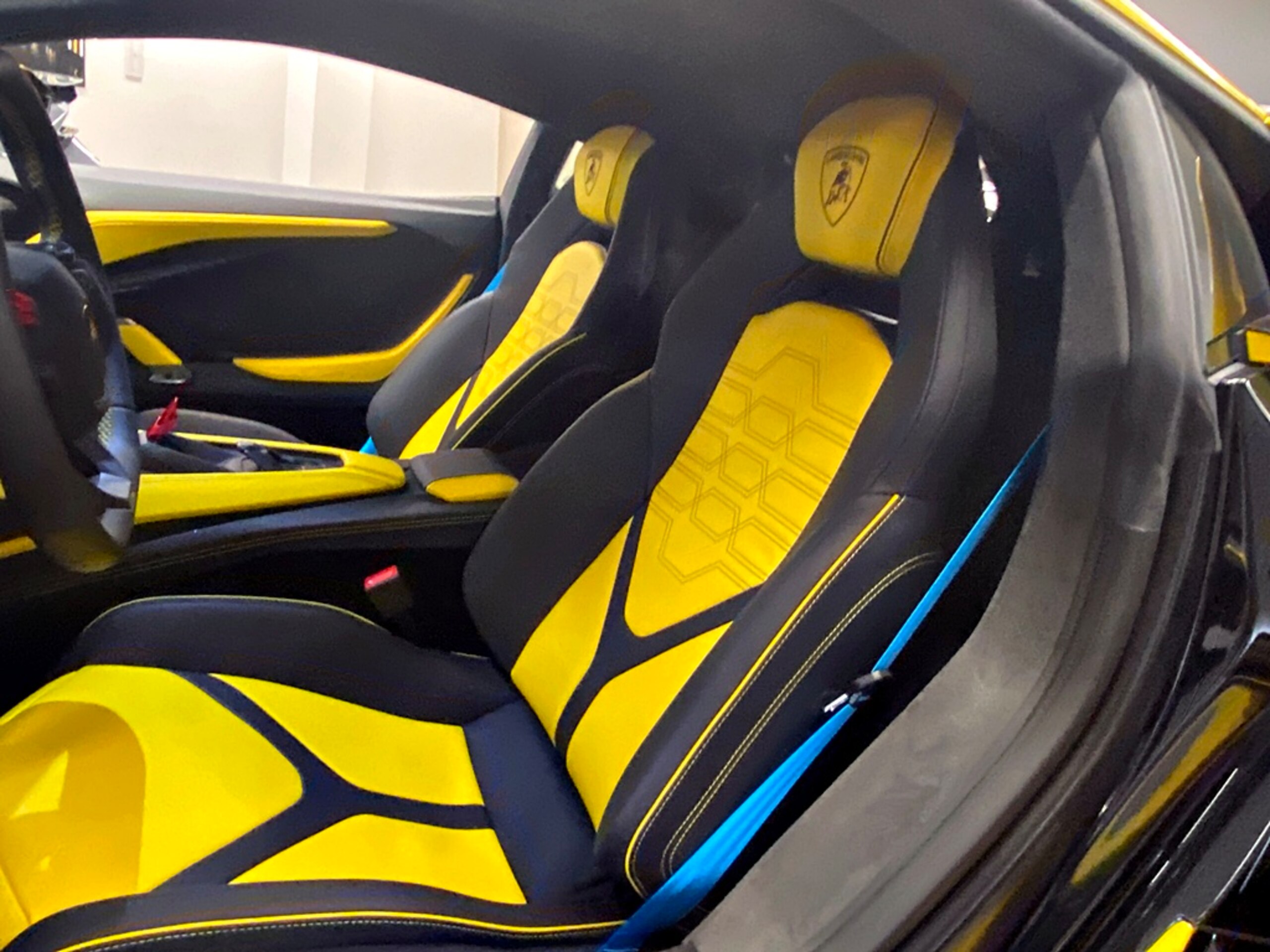 2024 Lamborghini Revuelto — Photo 6 / 18