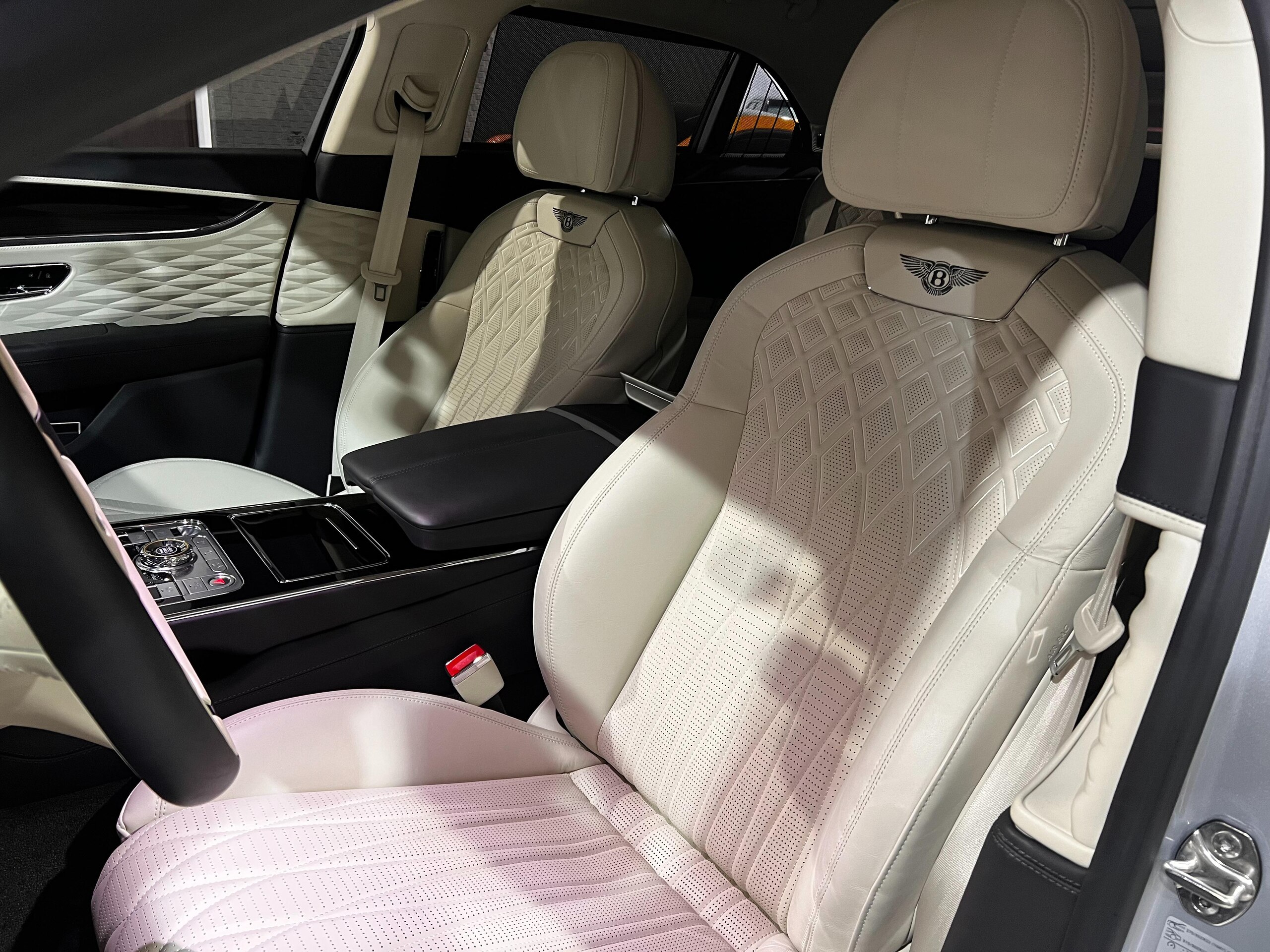 2020 Bentley Flying Spur — Photo 9 / 22