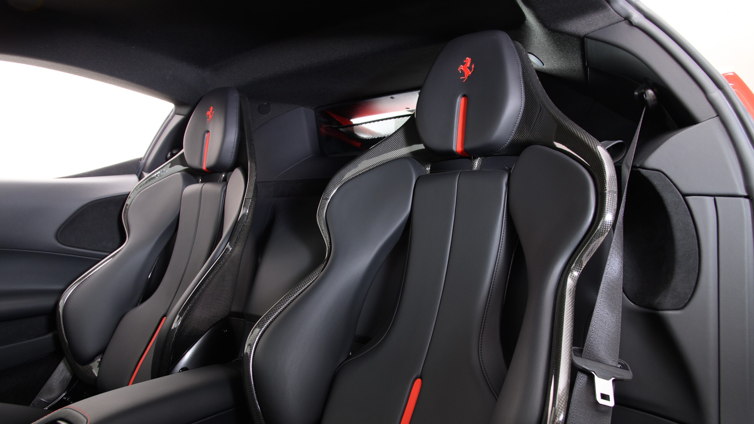 2022 Ferrari SF90 Stradale — Photo 8 / 10