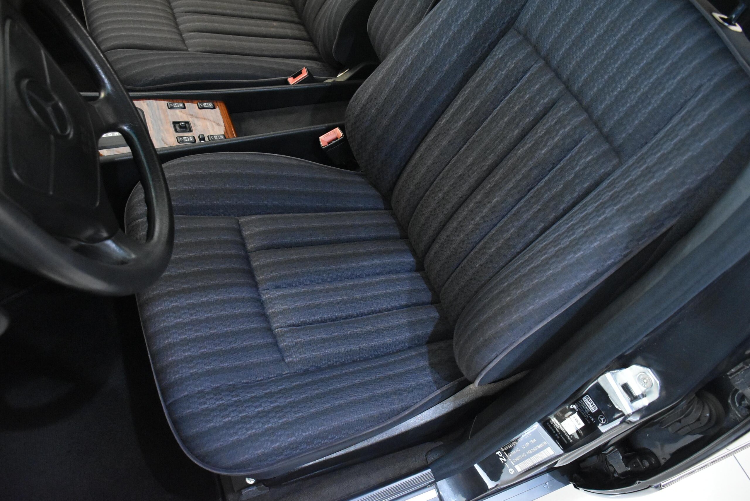 1992 Mercedes Benz 300E-24 — Photo 11 / 19