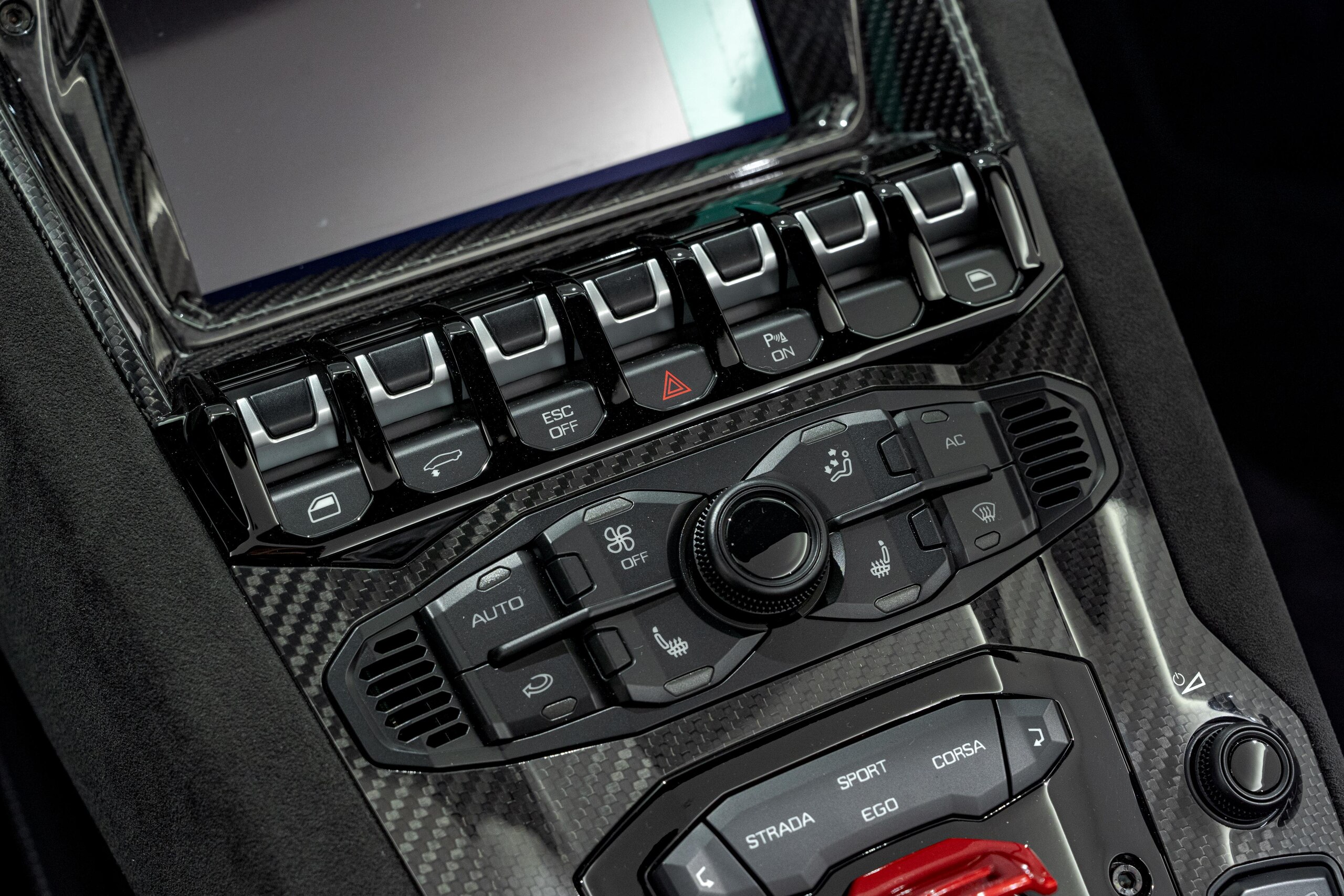 2022 Lamborghini Aventador Roadster LP780-4 Ultimae — Photo 16 / 27