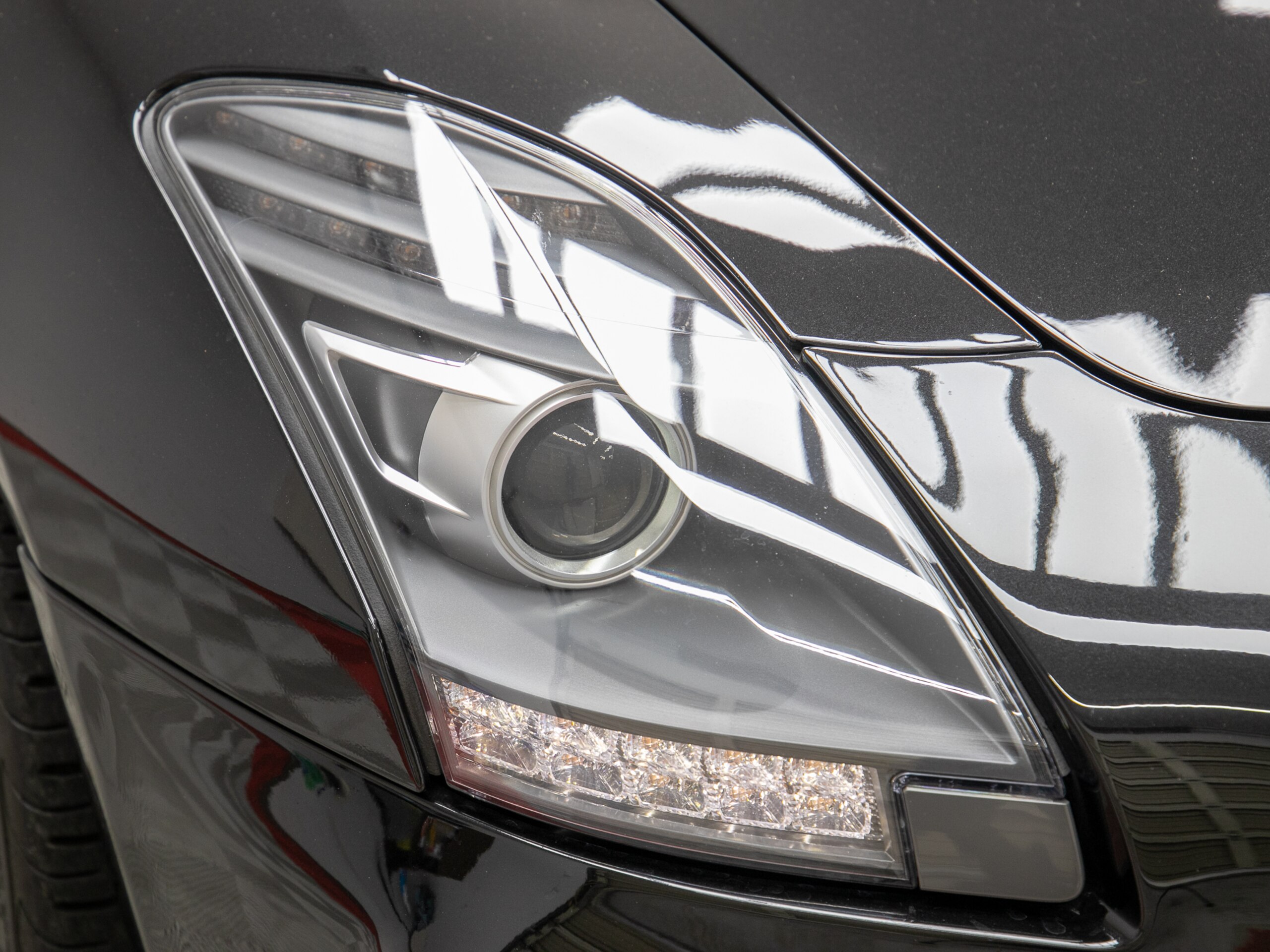 2010 Mercedes Benz SLS AMG — Photo 16 / 19