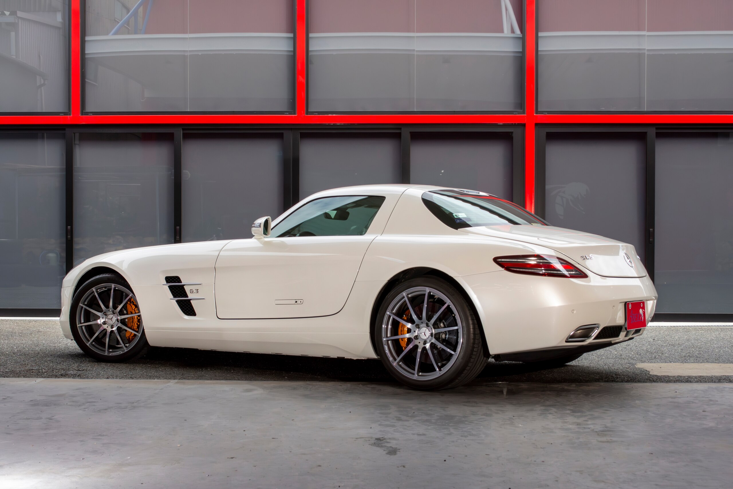 2010 Mercedes Benz SLS AMG — Photo 8 / 23