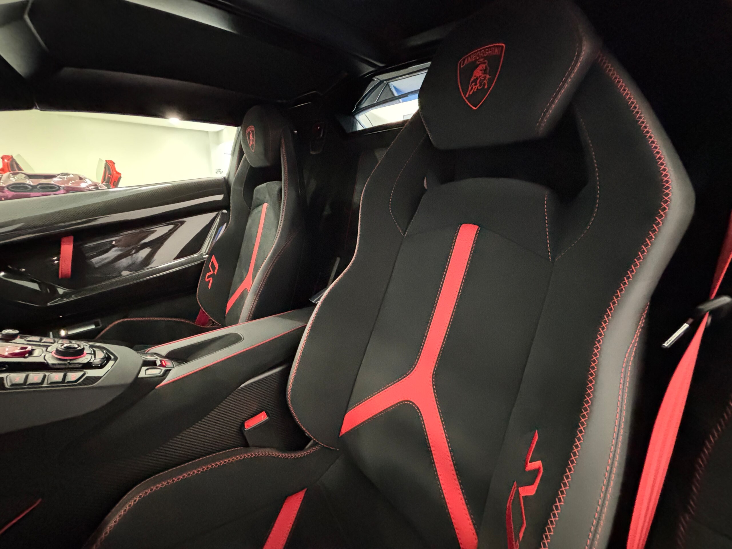 2020 Lamborghini Aventador SVJ Roadster — Photo 33 / 40