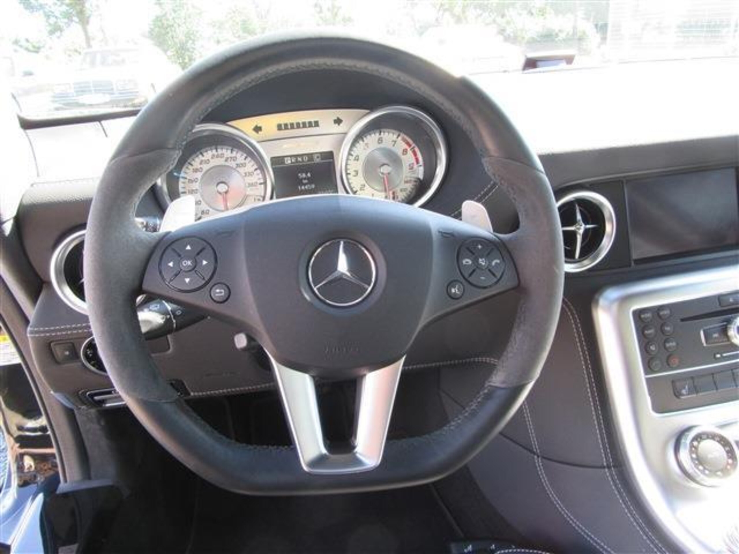 2011 Mercedes Benz SLS AMG — Photo 7 / 11