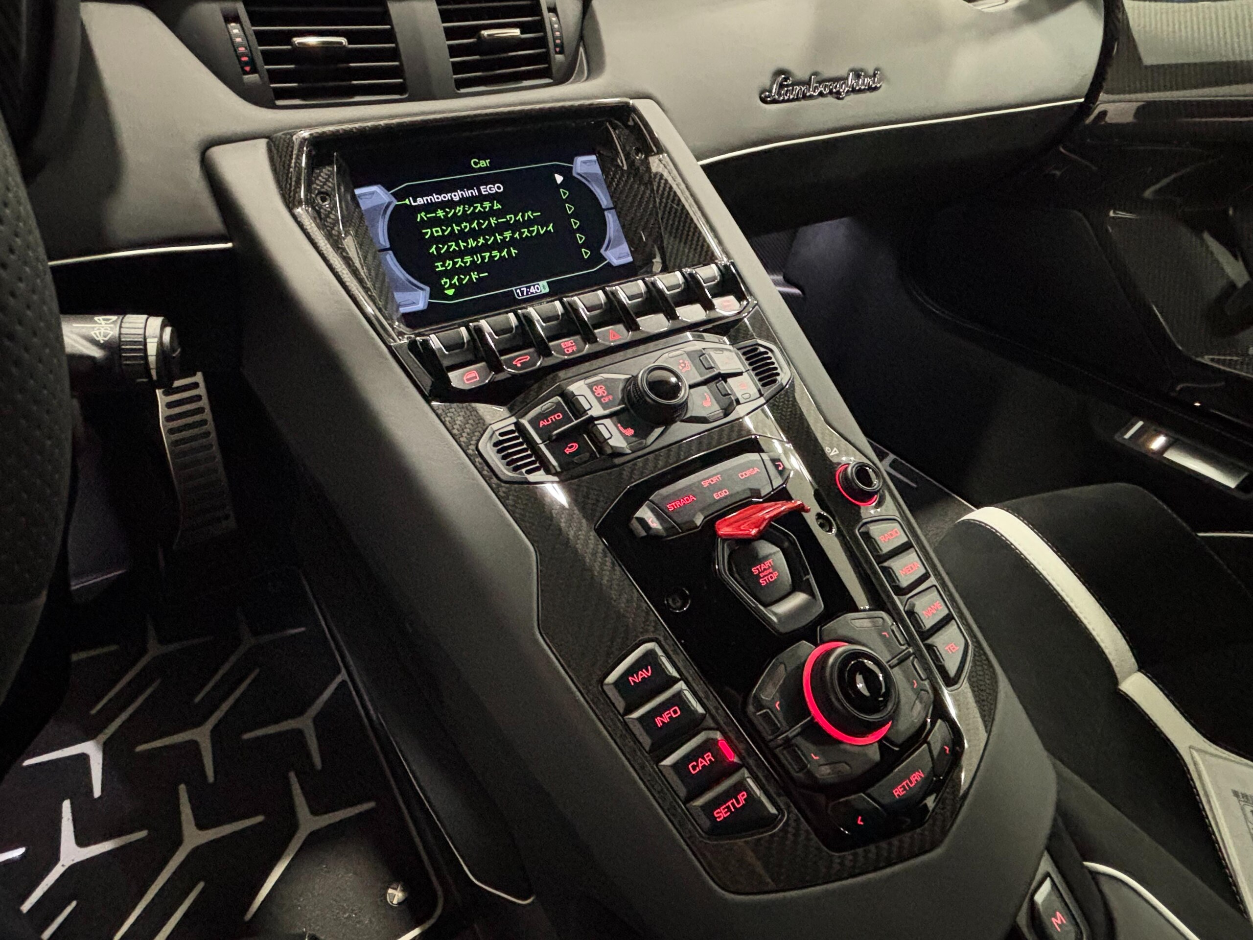 2019 Lamborghini Aventador SVJ — Photo 16 / 21