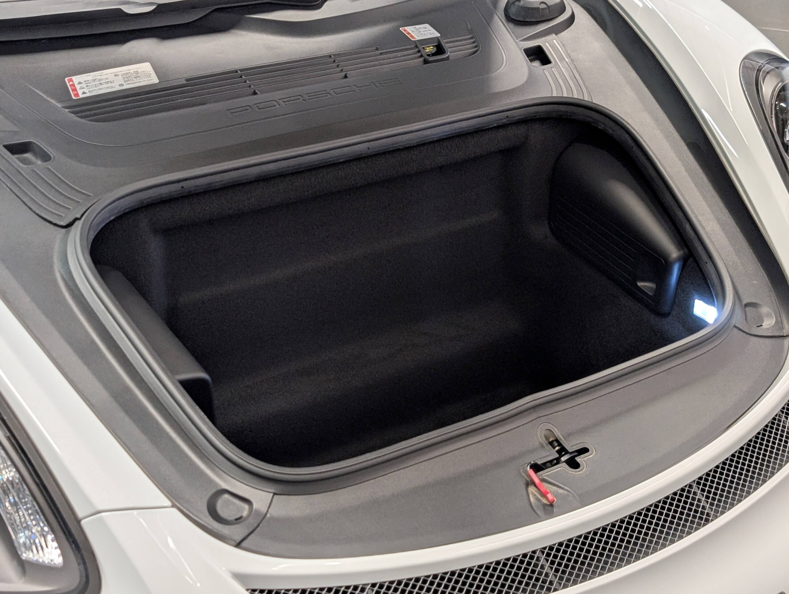2016 Porsche Cayman GT4 — Photo 18 / 38