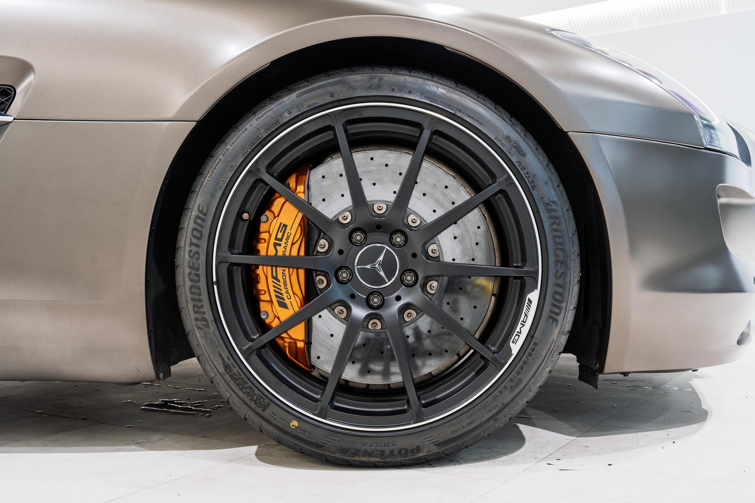 2011 Mercedes Benz SLS AMG Roadster — Photo 15 / 17